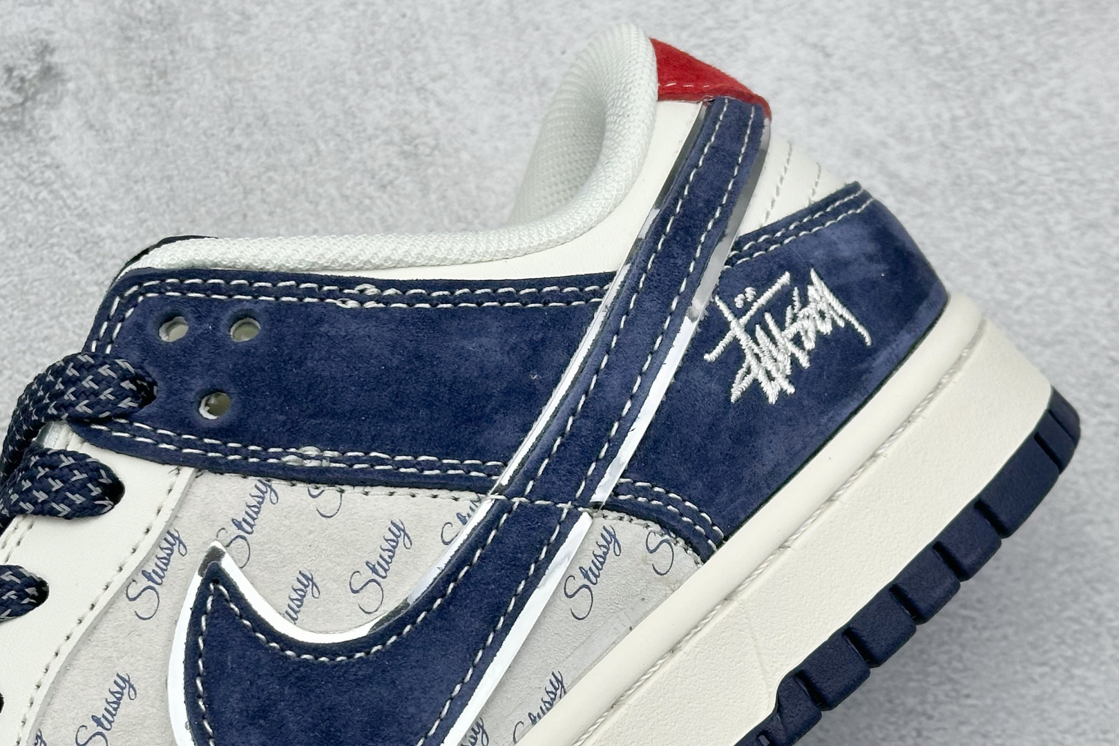  终端放店
XC版 Nike SB Dunk Low“ 斯图西联名——猪八米灰蓝”  周年高端定制 低帮