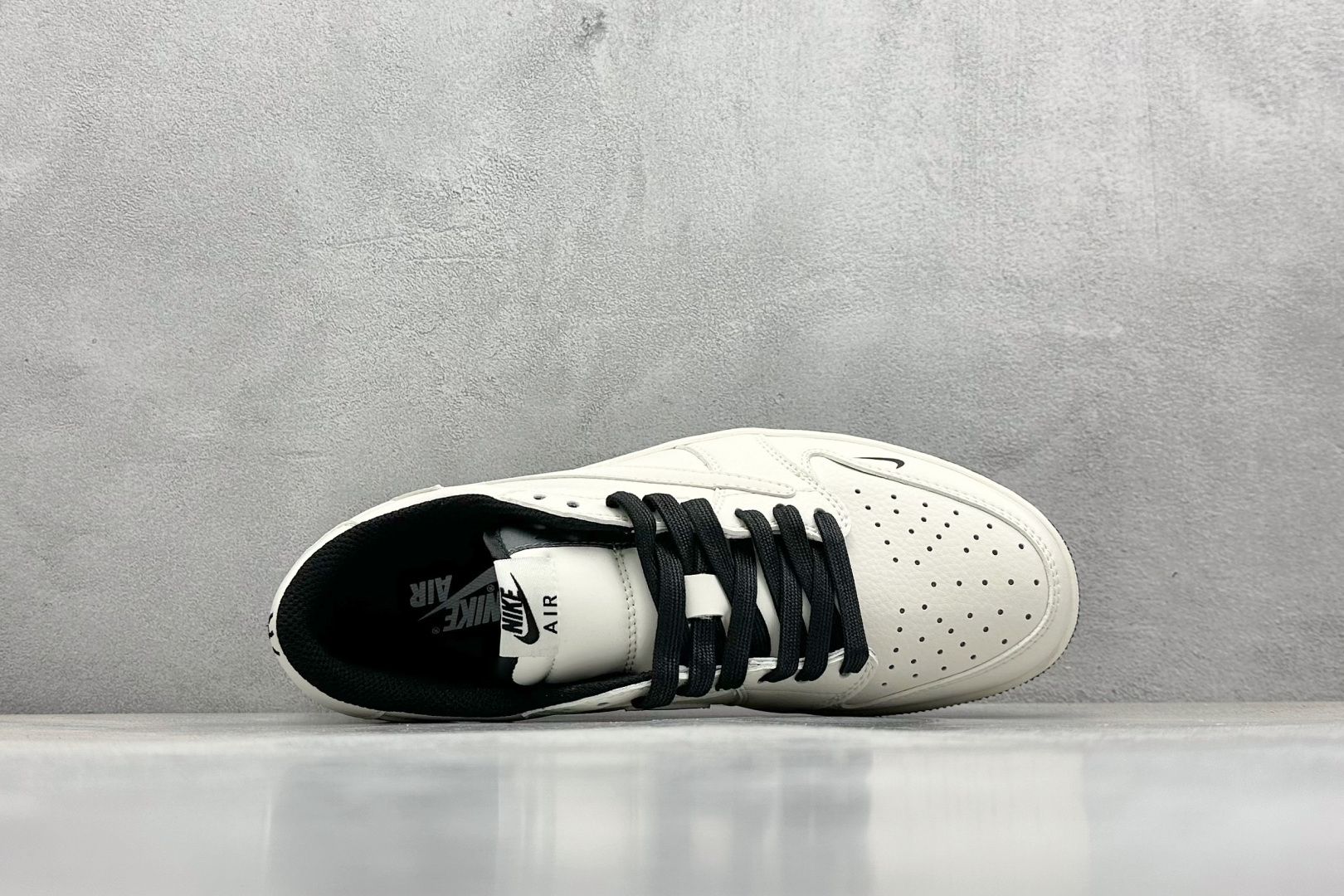 终端放店
XC版 Fragment x TS x Air Jordan 1 Low x Dior
三方