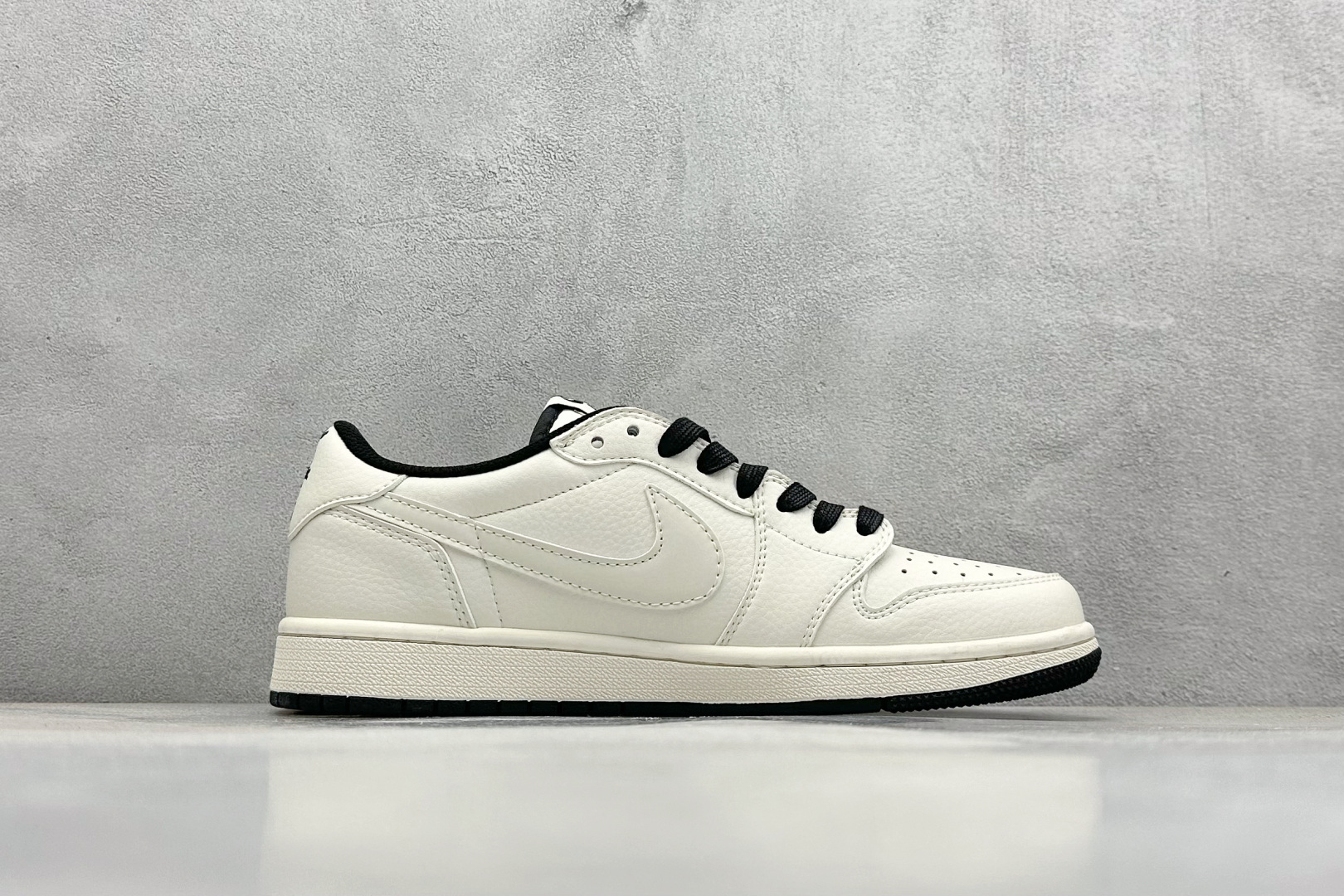 终端放店
XC版 Fragment x TS x Air Jordan 1 Low x Dior
三方