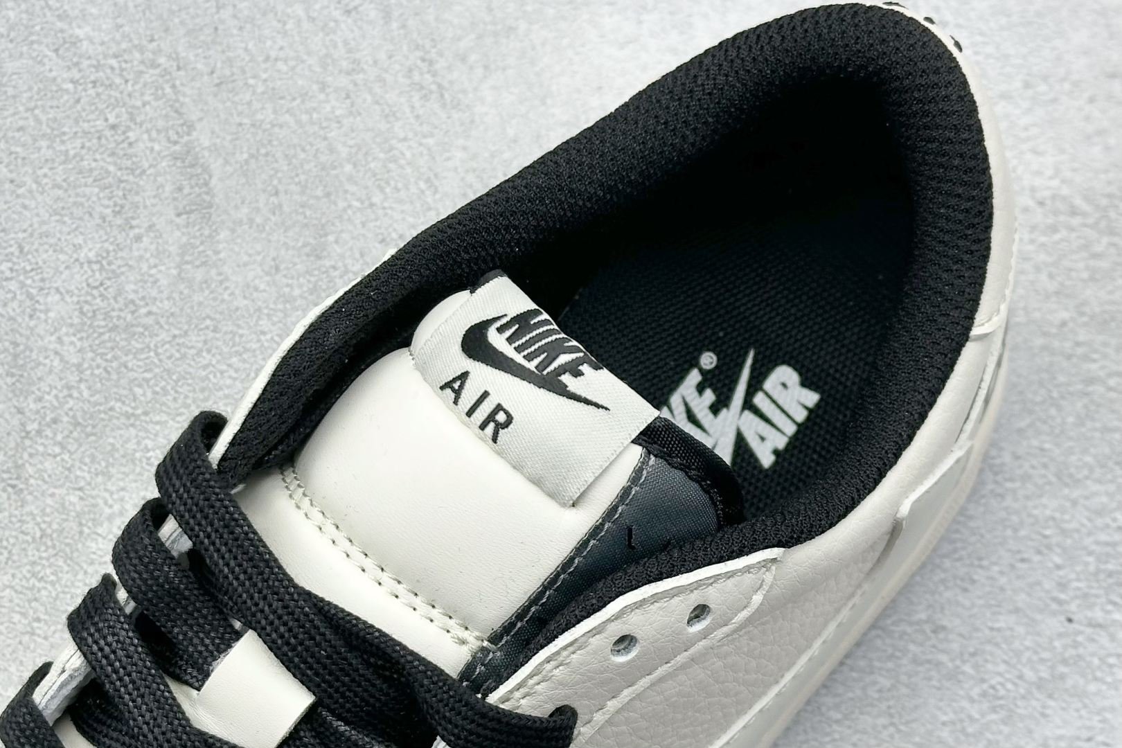 终端放店
XC版 Fragment x TS x Air Jordan 1 Low x Dior
三方