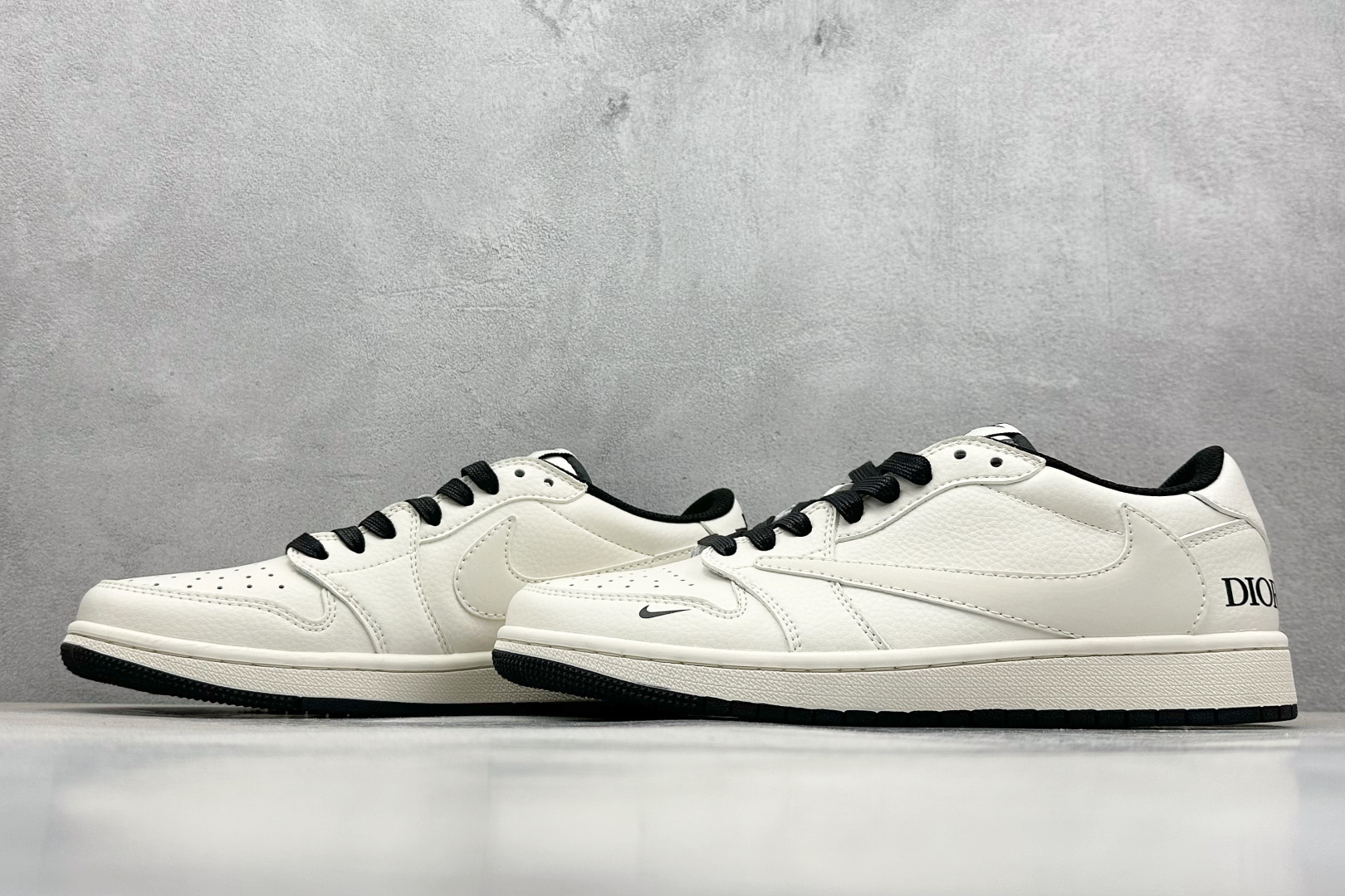 终端放店
XC版 Fragment x TS x Air Jordan 1 Low x Dior
三方