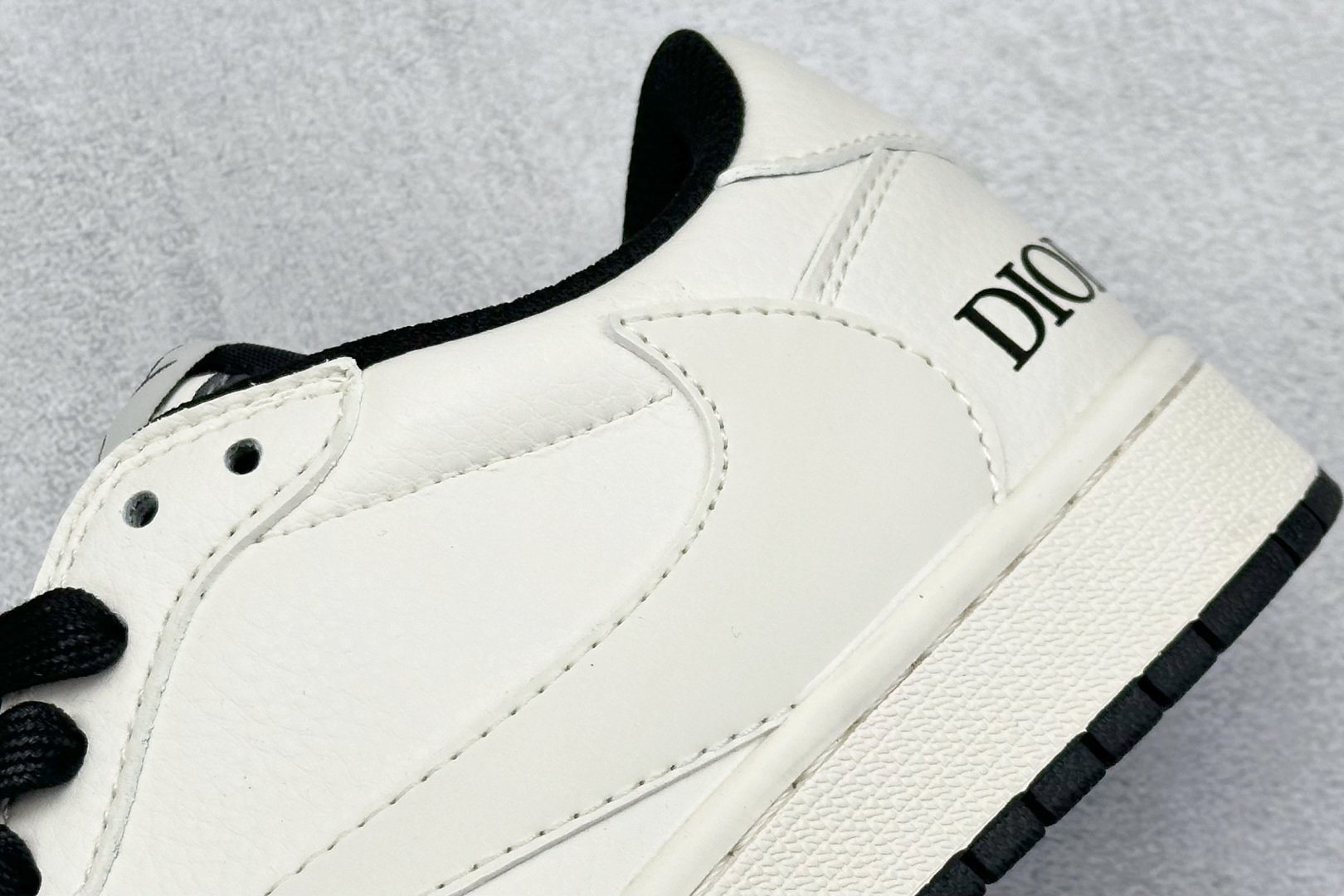 终端放店
XC版 Fragment x TS x Air Jordan 1 Low x Dior
三方