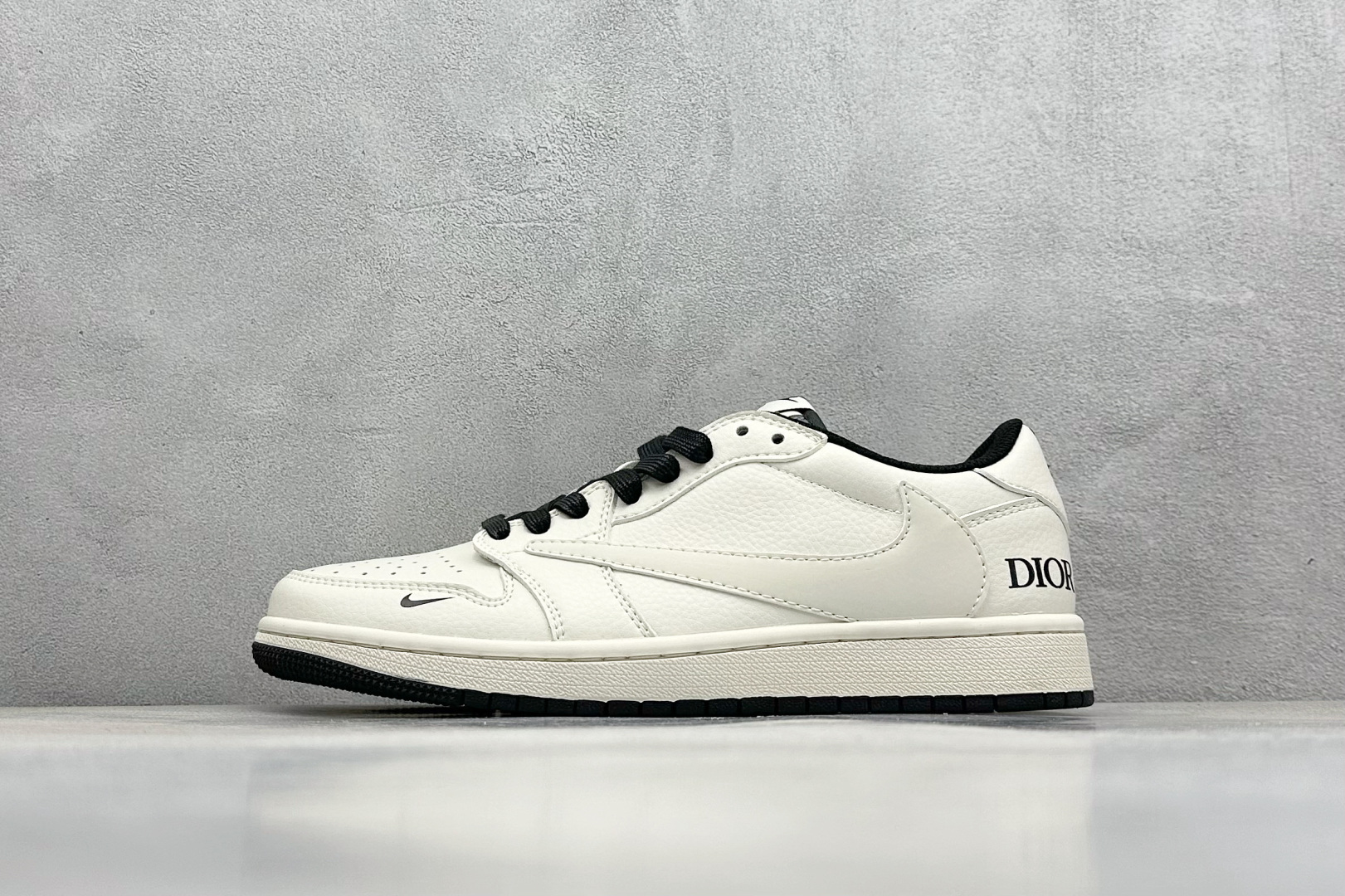 终端放店
XC版 Fragment x TS x Air Jordan 1 Low x Dior
三方
