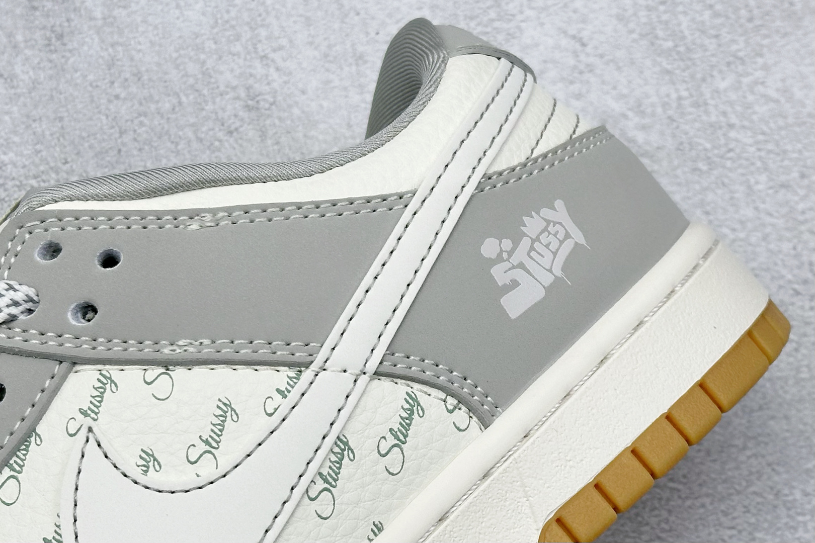 终端放店
XC版 Nike SB Dunk Low 斯图西联名 卡通生胶 周年高端定制 低帮休闲板鞋
