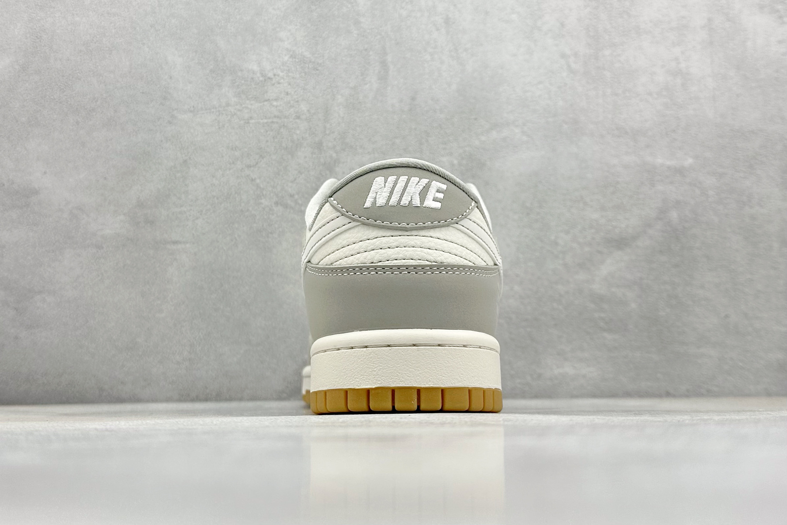  终端放店
XC版 Nike SB Dunk Low 斯图西联名 卡通生胶 周年高端定制 低帮休闲板鞋
