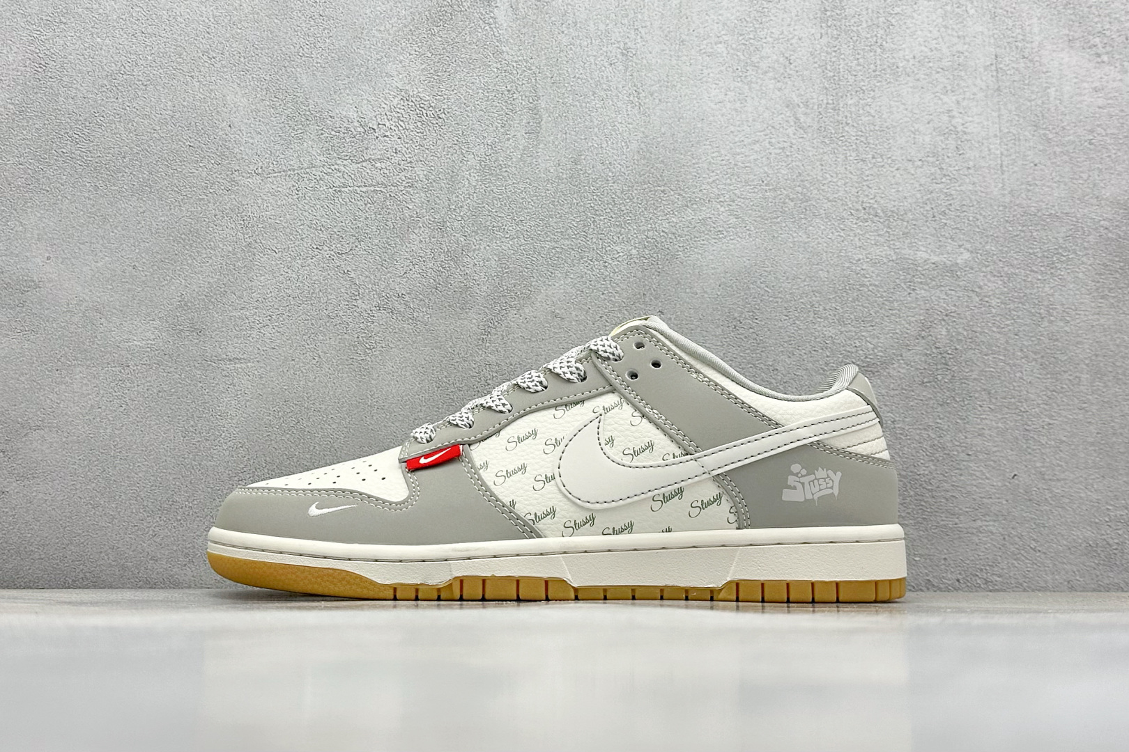  终端放店
XC版 Nike SB Dunk Low 斯图西联名 卡通生胶 周年高端定制 低帮休闲板鞋

