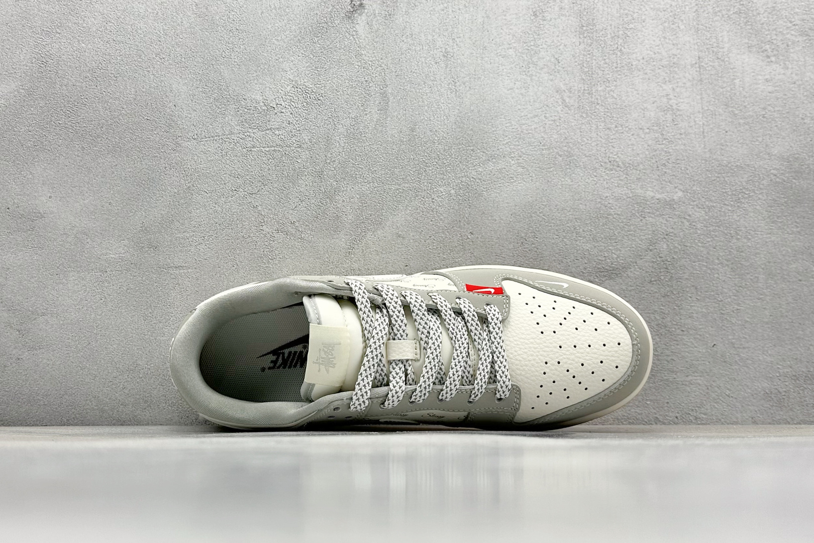 终端放店
XC版 Nike SB Dunk Low 斯图西联名 卡通生胶 周年高端定制 低帮休闲板鞋
