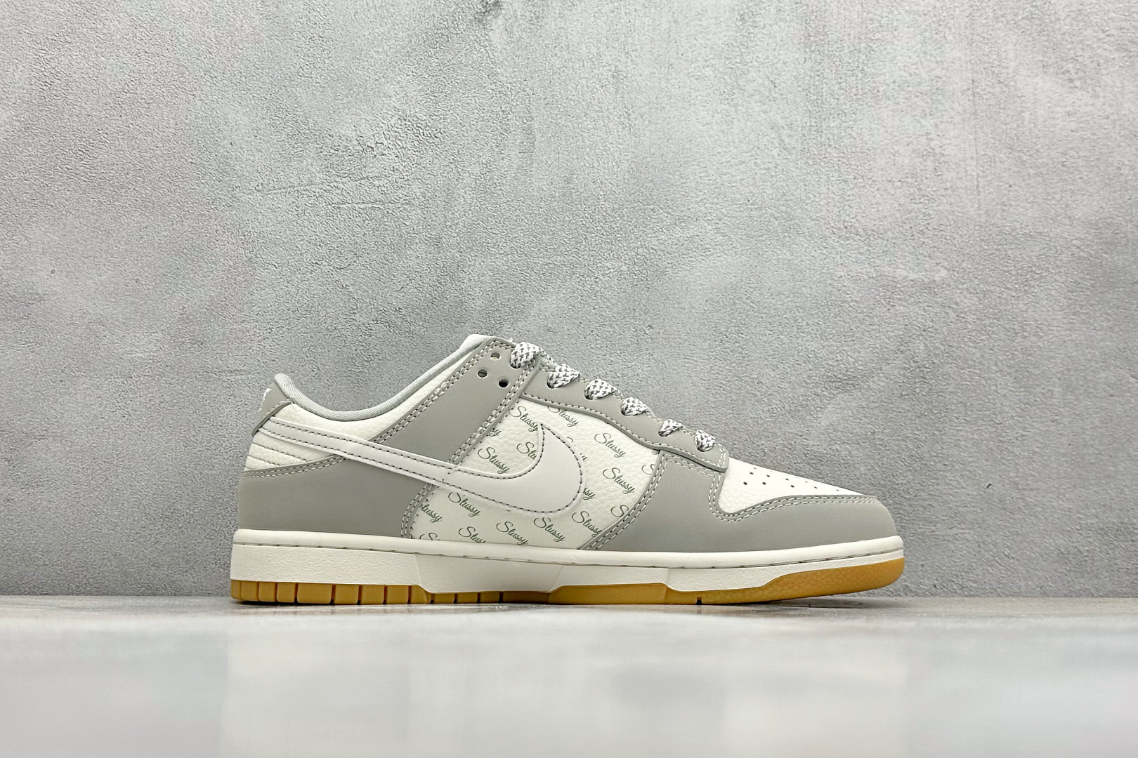  终端放店
XC版 Nike SB Dunk Low 斯图西联名 卡通生胶 周年高端定制 低帮休闲板鞋

