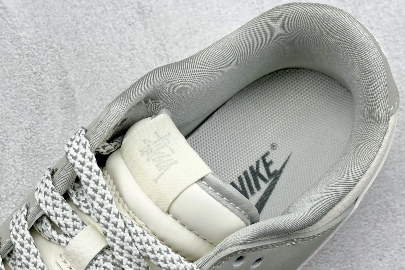  终端放店
XC版 Nike SB Dunk Low 斯图西联名 卡通生胶 周年高端定制 低帮休闲板鞋
