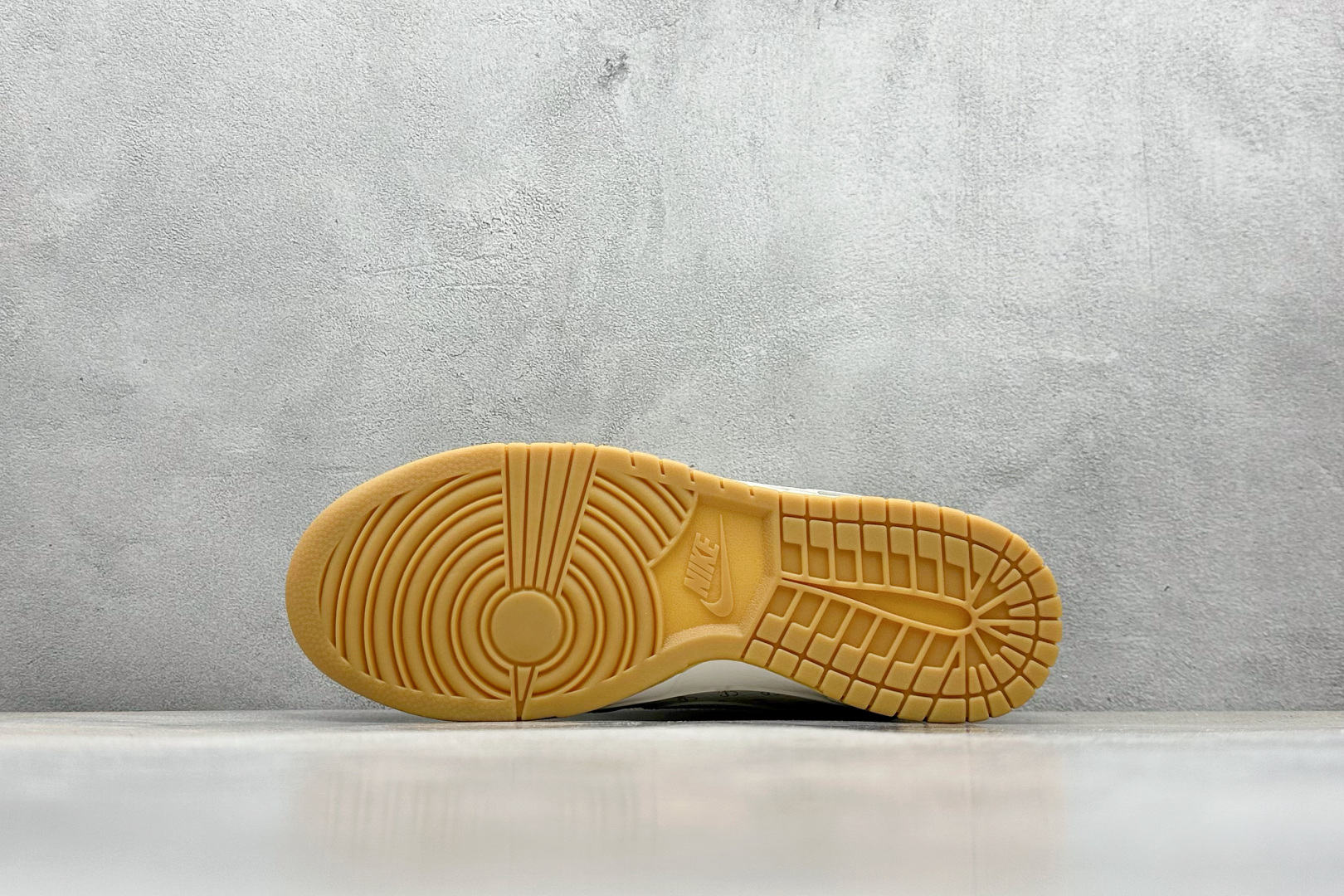  终端放店
XC版 Nike SB Dunk Low 斯图西联名 卡通生胶 周年高端定制 低帮休闲板鞋
