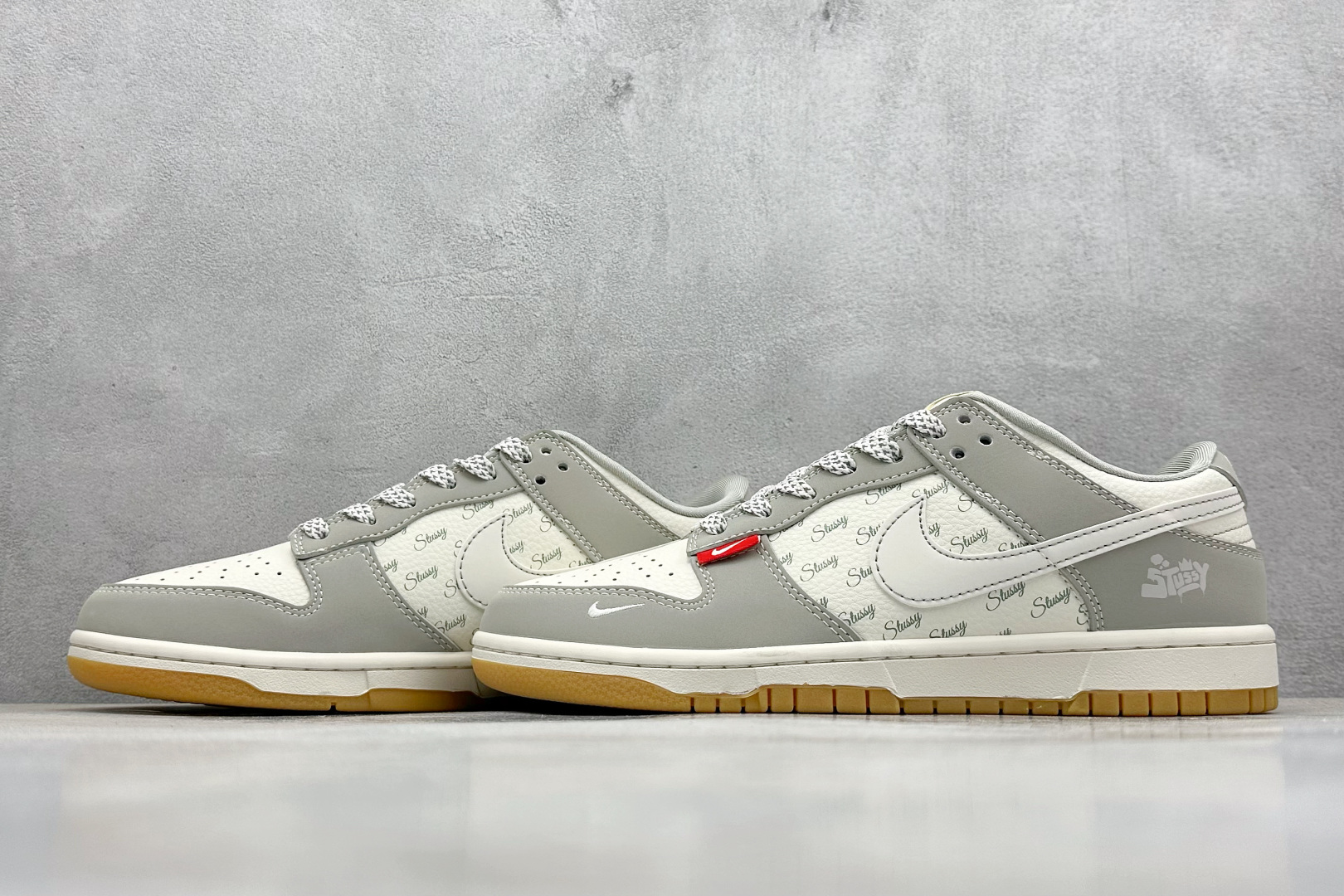  终端放店
XC版 Nike SB Dunk Low 斯图西联名 卡通生胶 周年高端定制 低帮休闲板鞋

