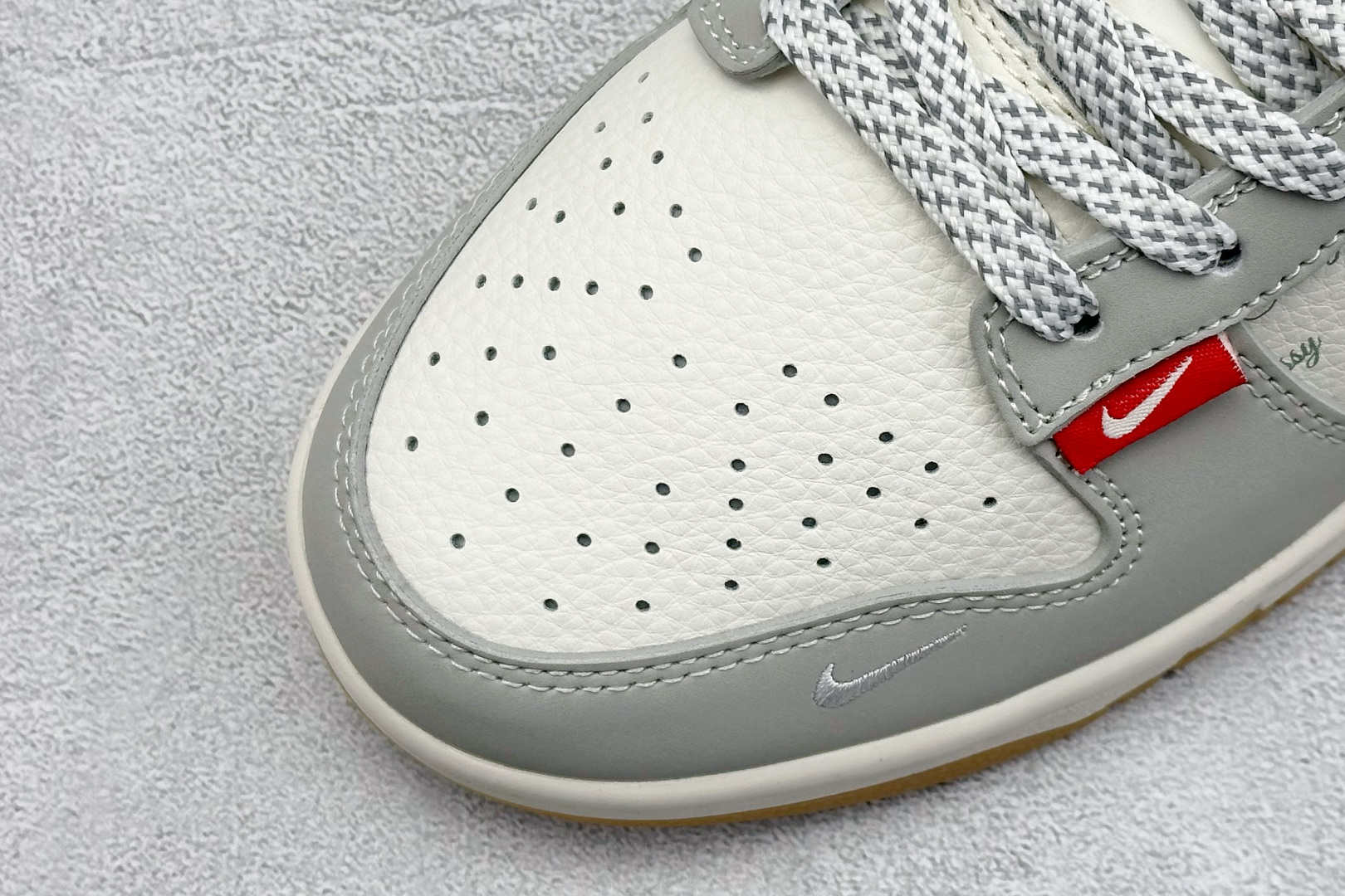  终端放店
XC版 Nike SB Dunk Low 斯图西联名 卡通生胶 周年高端定制 低帮休闲板鞋

