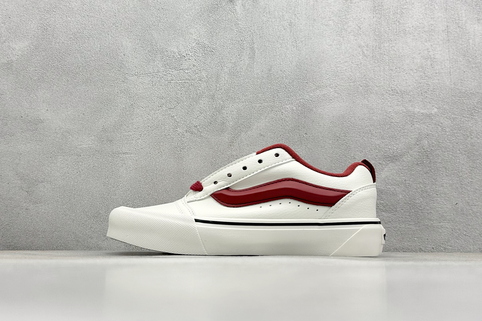 
Vans Knu Skool 白红
官方新款 复古休闲胖胖面包鞋
肥胖版大LOGO原版全皮猪八面料
