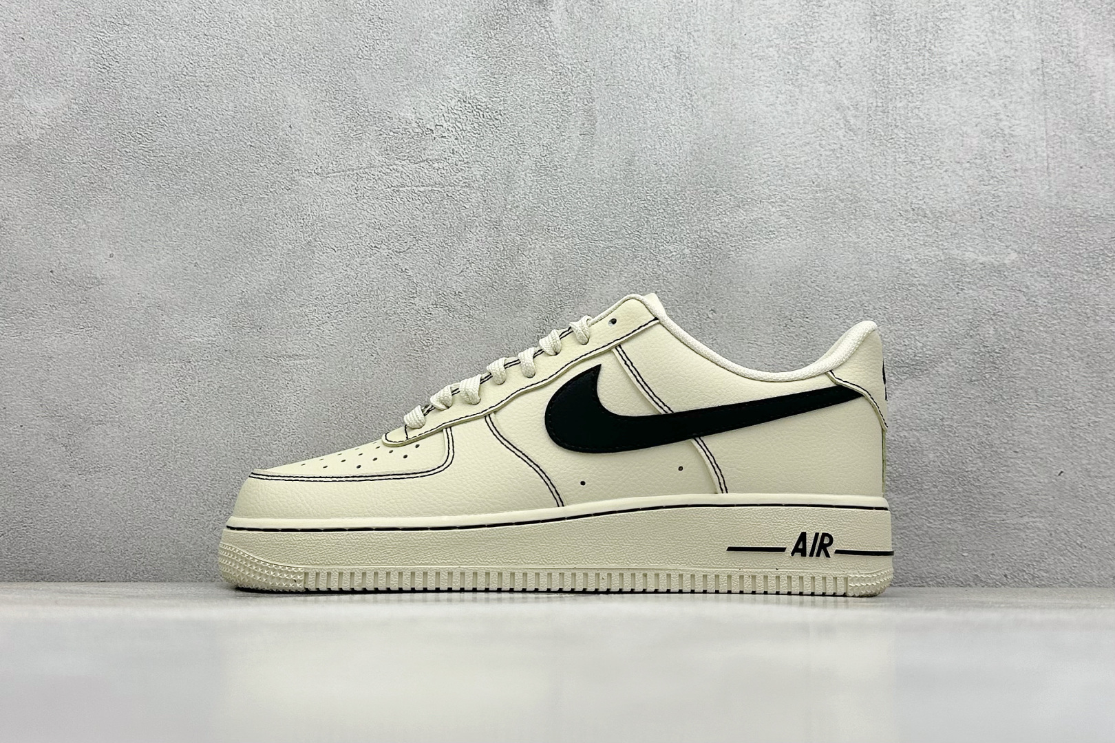  
Nike Air Force 1 Low 米黑
原楦头原纸板 打造纯正空军版型
专注外贸渠道 全掌内