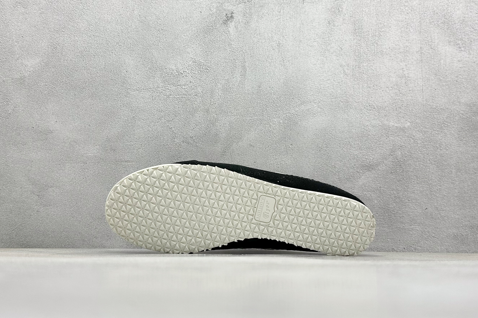  
亚瑟士 /Onitsuka Tiger鬼冢虎 MEXICO 66 SABOT
网面透气 新款舒适一脚