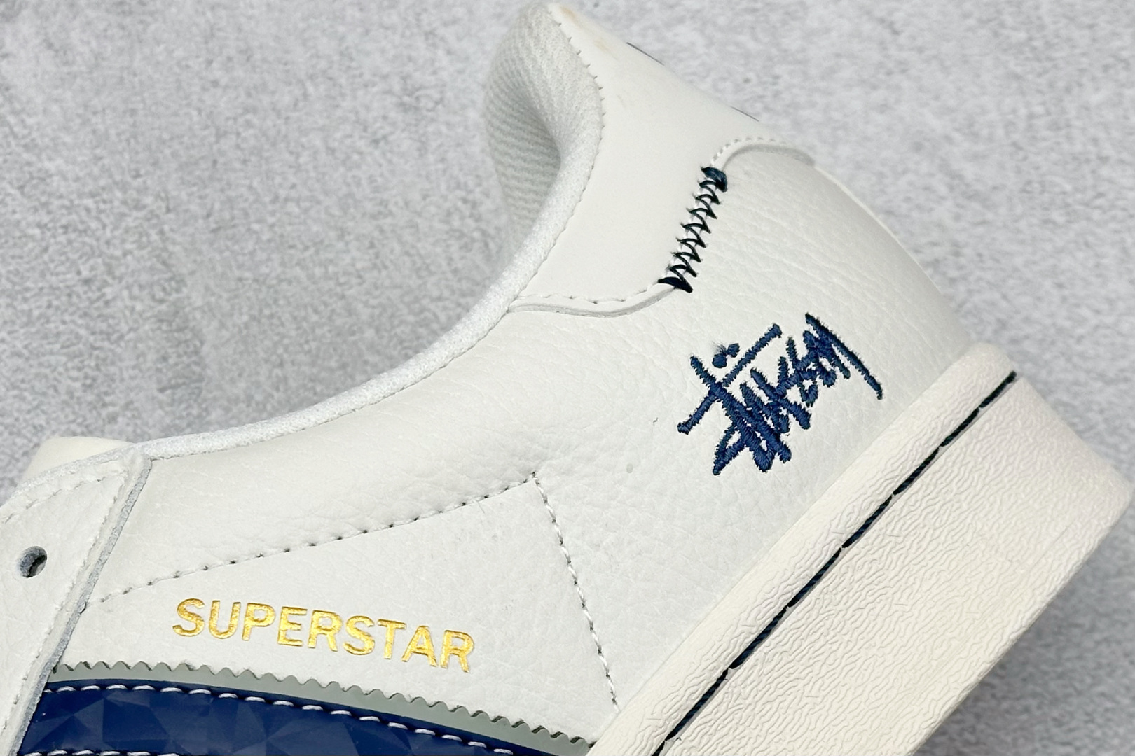 AD Originals Superstar x Stussy 白蓝 JY8903