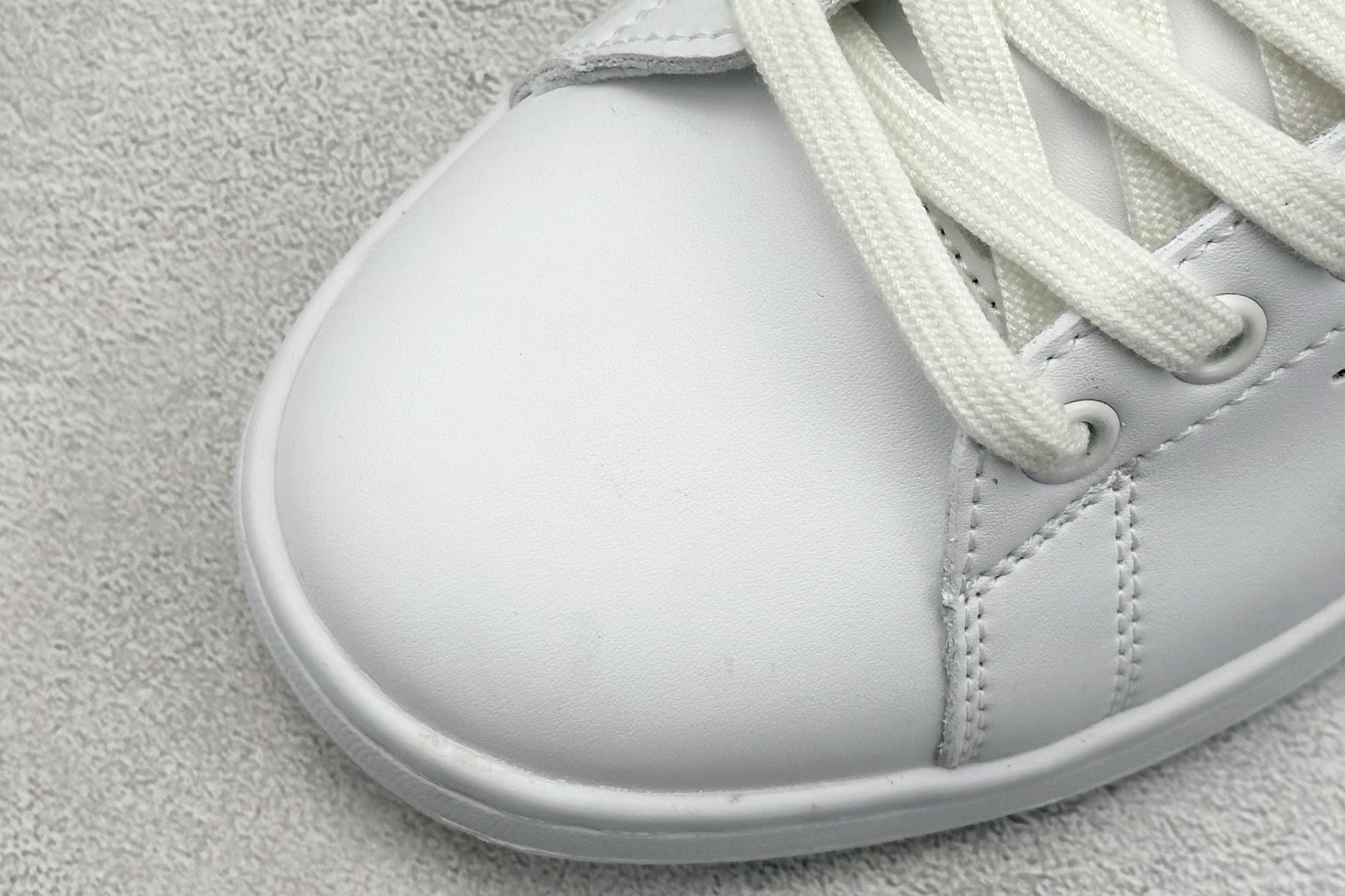  
Adidas Superstar 史密斯运动休闲板鞋 

货号：M20325
尺码：36 36.5 