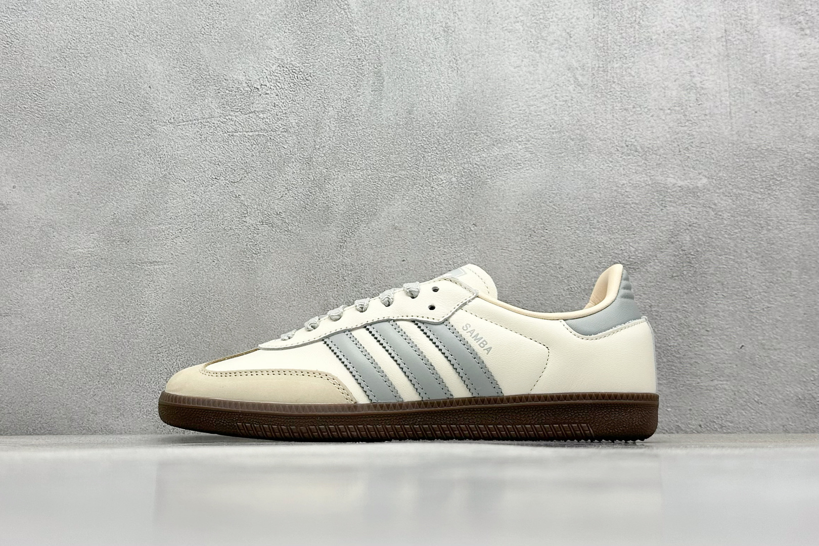  终端放店
RS版 Adidas Samba OG 阿迪三叶草休闲板鞋
#原厂原数据版型 原厂皮料切割
