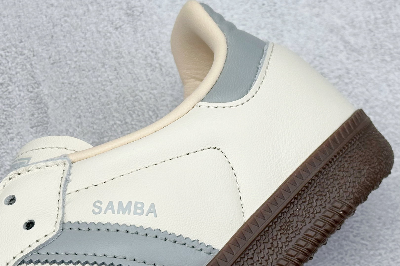  终端放店
RS版 Adidas Samba OG 阿迪三叶草休闲板鞋
#原厂原数据版型 原厂皮料切割