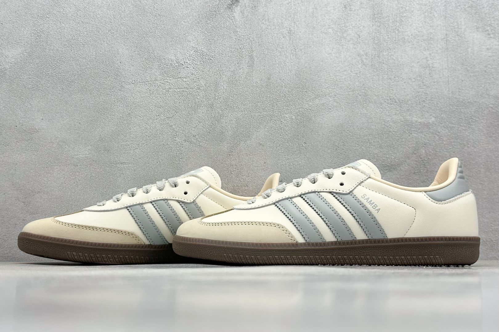  终端放店
RS版 Adidas Samba OG 阿迪三叶草休闲板鞋
#原厂原数据版型 原厂皮料切割