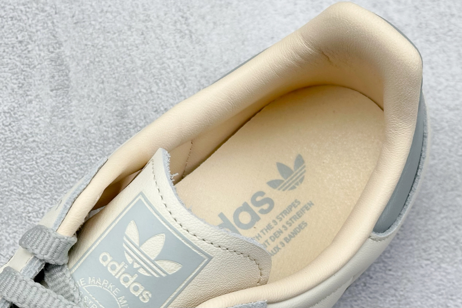  终端放店
RS版 Adidas Samba OG 阿迪三叶草休闲板鞋
#原厂原数据版型 原厂皮料切割