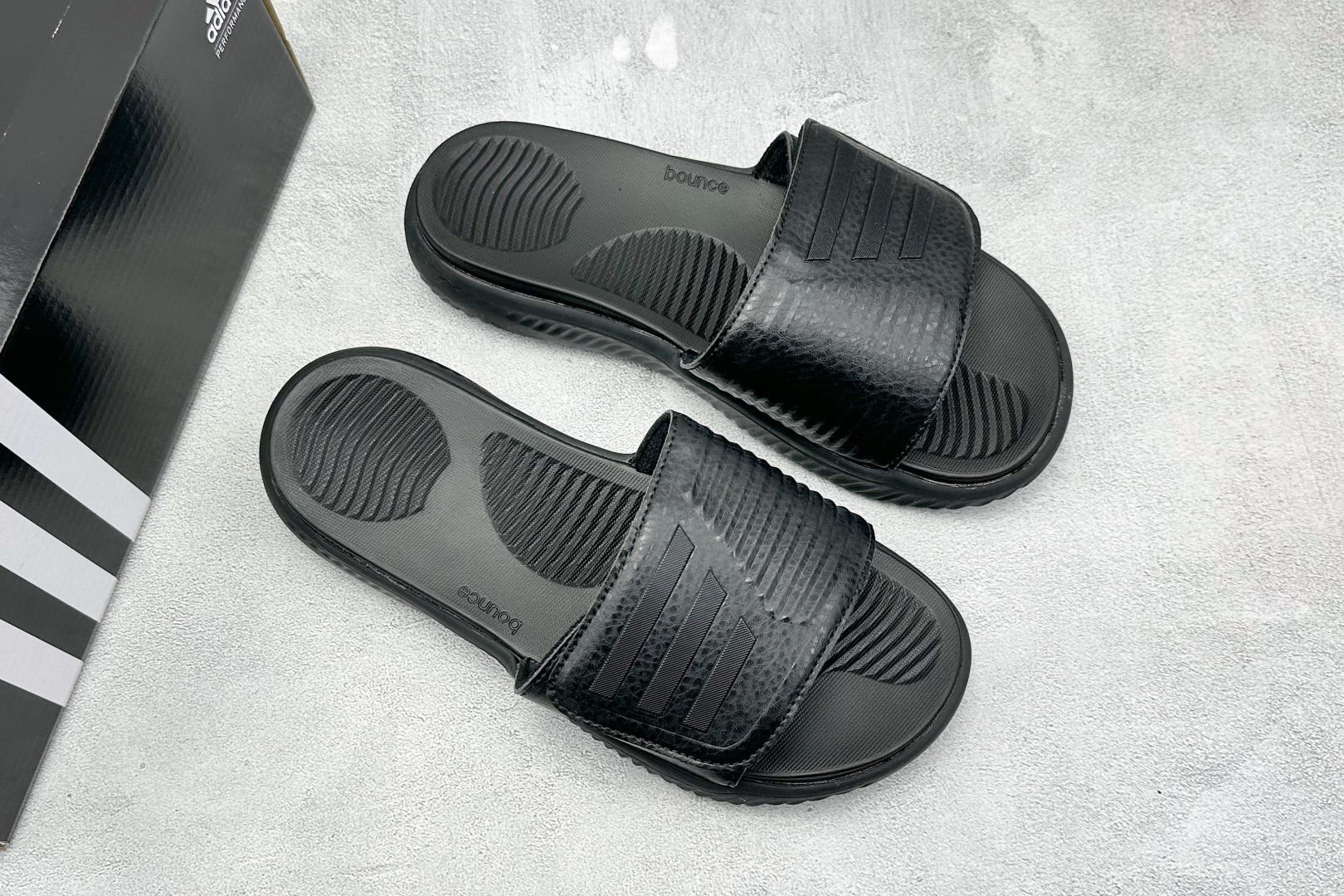  
ALPHABOUNCE SLIDE2.0 男女凉拖鞋 

货号：GY9416 
尺码全：36-46
