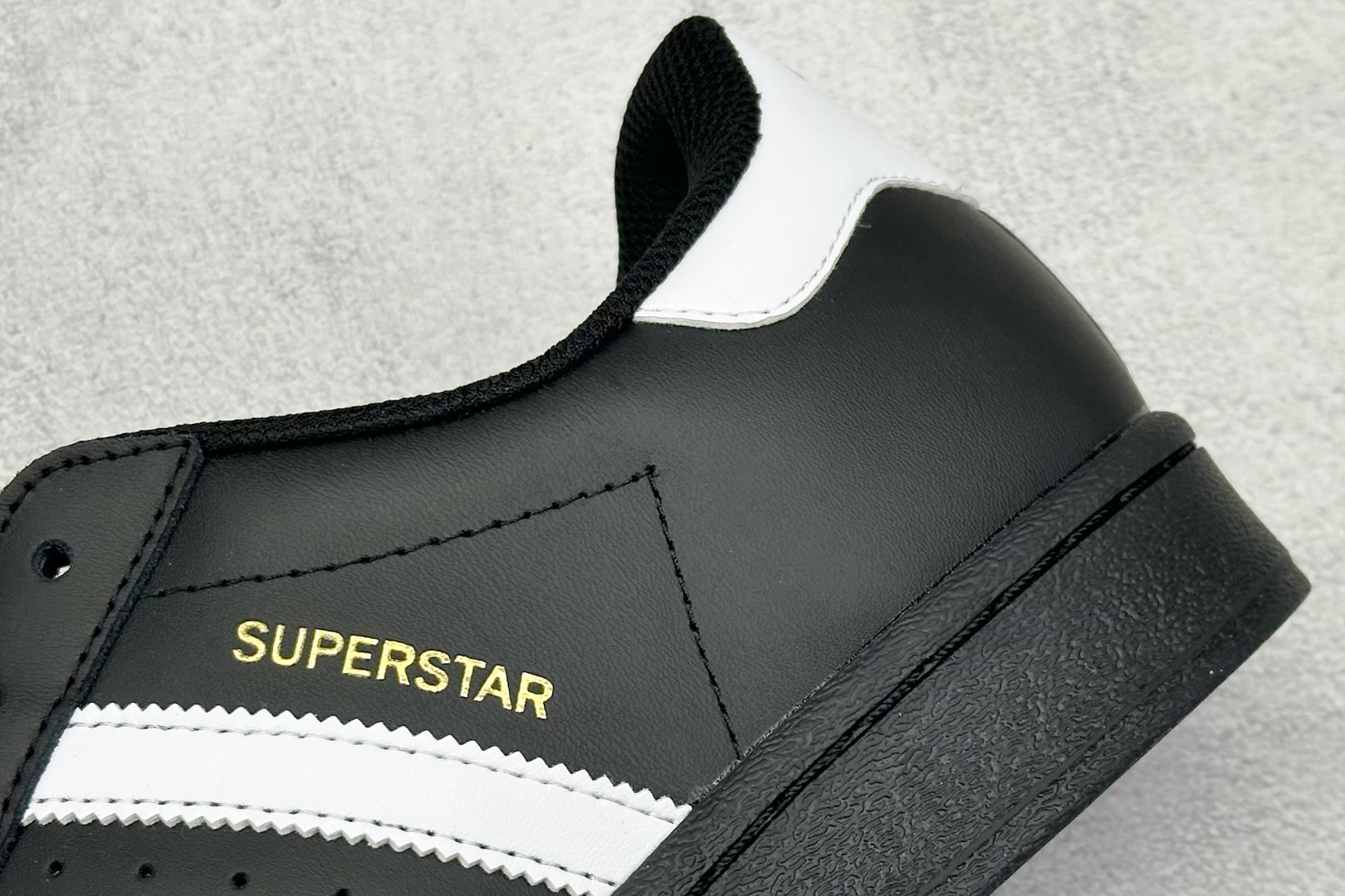 奥莱订单 
Adidas Originals Superstar 贝壳头
2025全新版本 官方同步上架