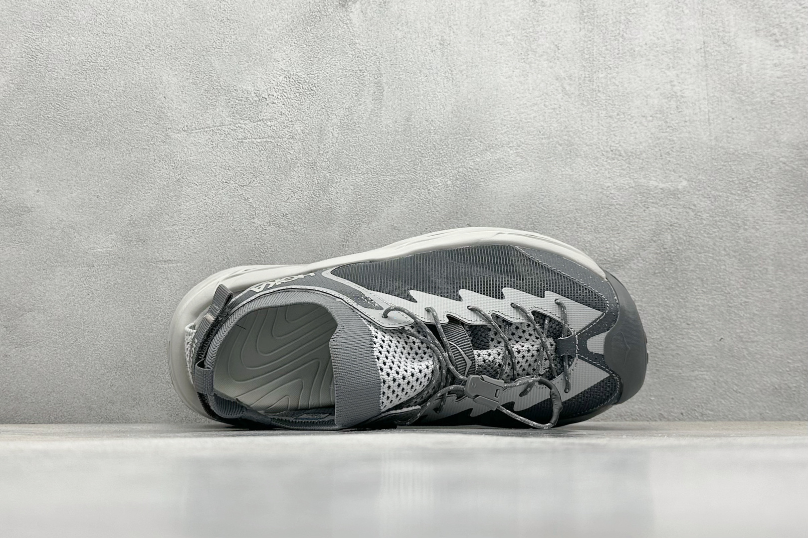  
GW版 Hoka One One Hopara 2 户外机能山地凉鞋
#鞋型从外观就给人强烈的户外