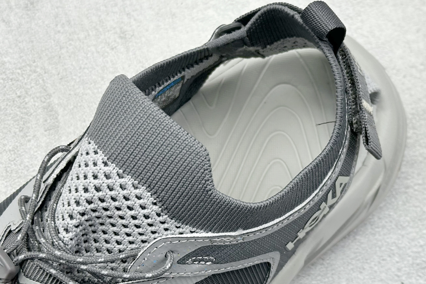  
GW版 Hoka One One Hopara 2 户外机能山地凉鞋
#鞋型从外观就给人强烈的户外
