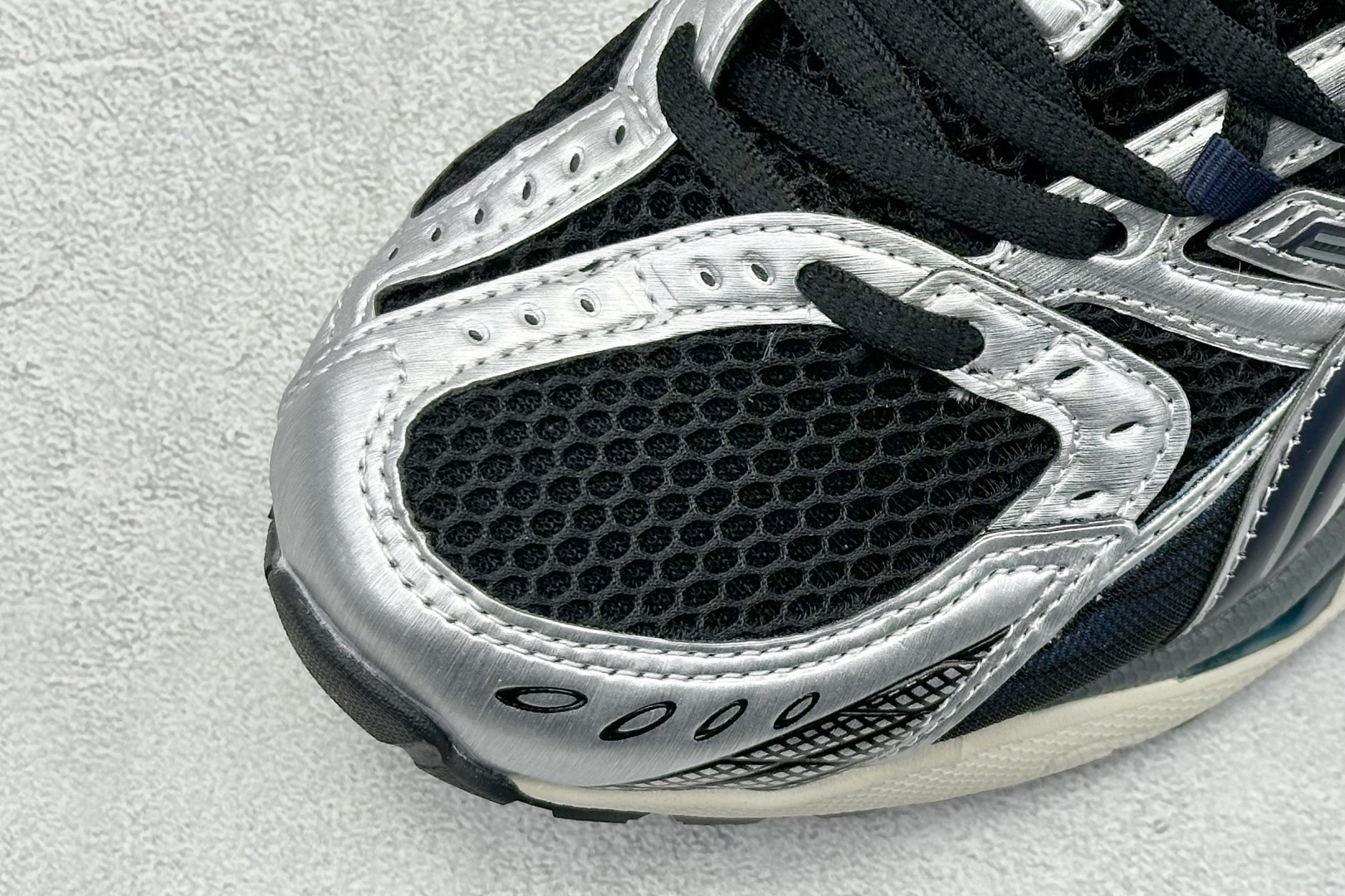 
Asics Gel-Nimbus 10.1 亚瑟士复古透气休闲鞋缓震男子耐磨跑步鞋
#鞋面采用无缝