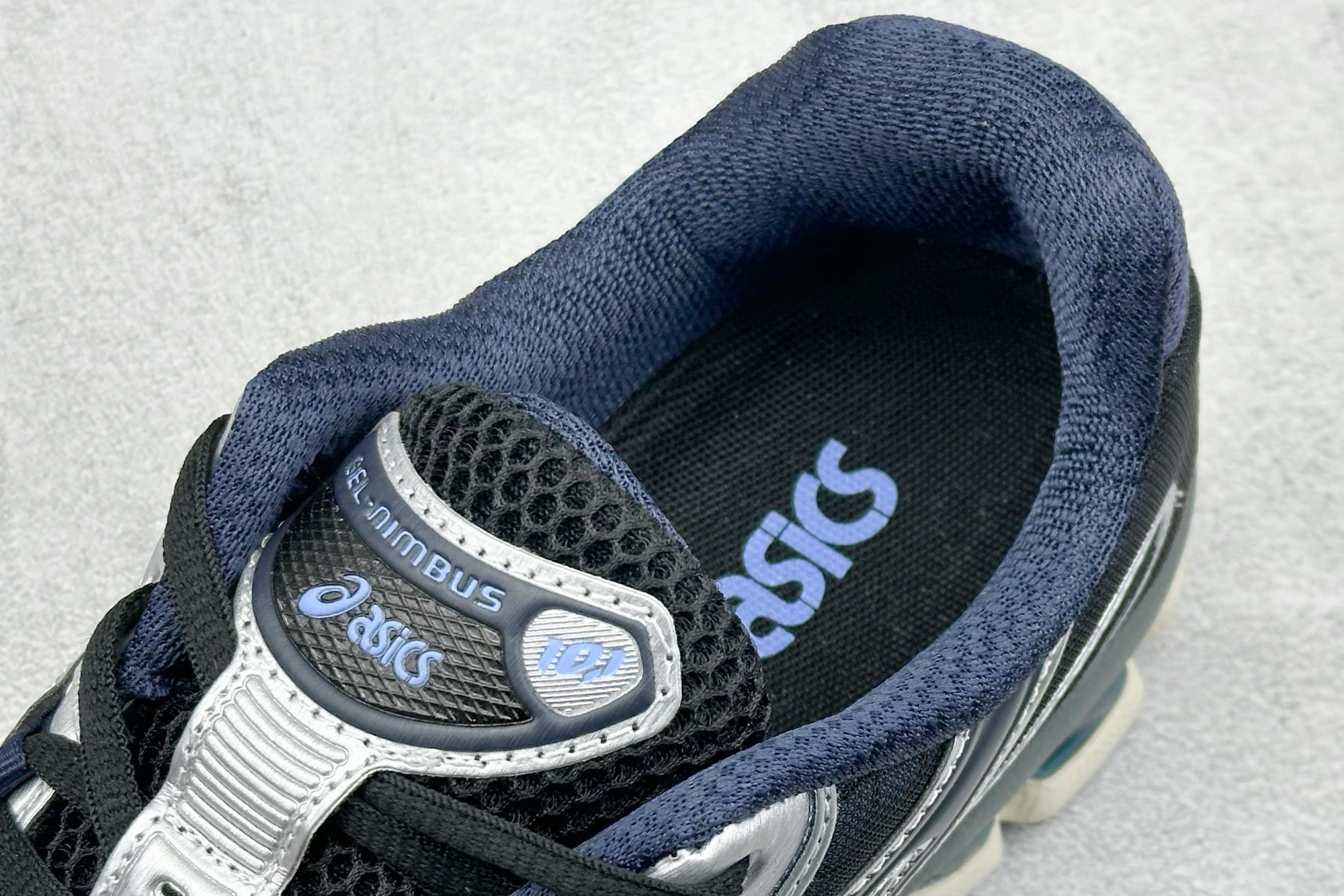  
Asics Gel-Nimbus 10.1 亚瑟士复古透气休闲鞋缓震男子耐磨跑步鞋
#鞋面采用无缝
