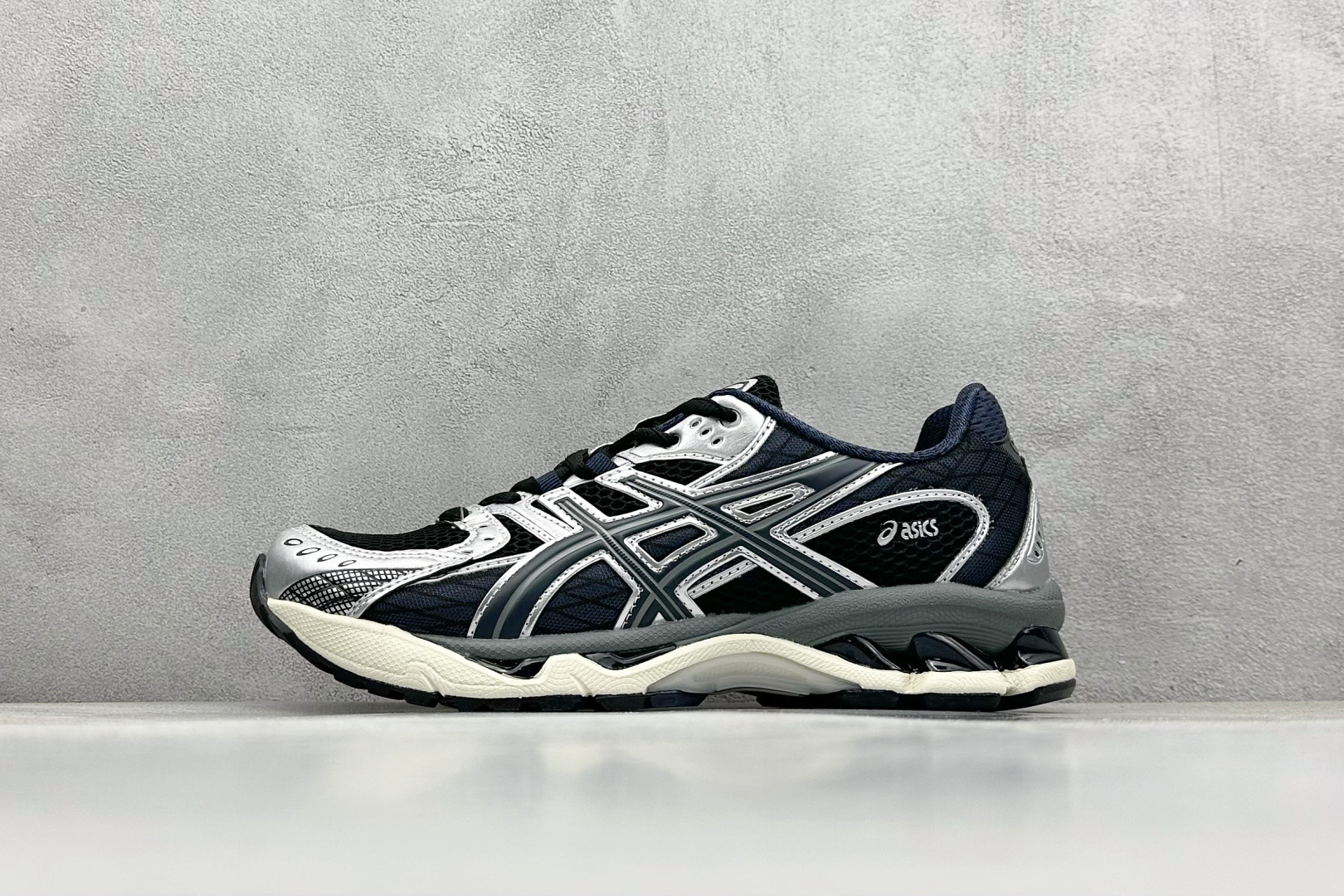  
Asics Gel-Nimbus 10.1 亚瑟士复古透气休闲鞋缓震男子耐磨跑步鞋
#鞋面采用无缝