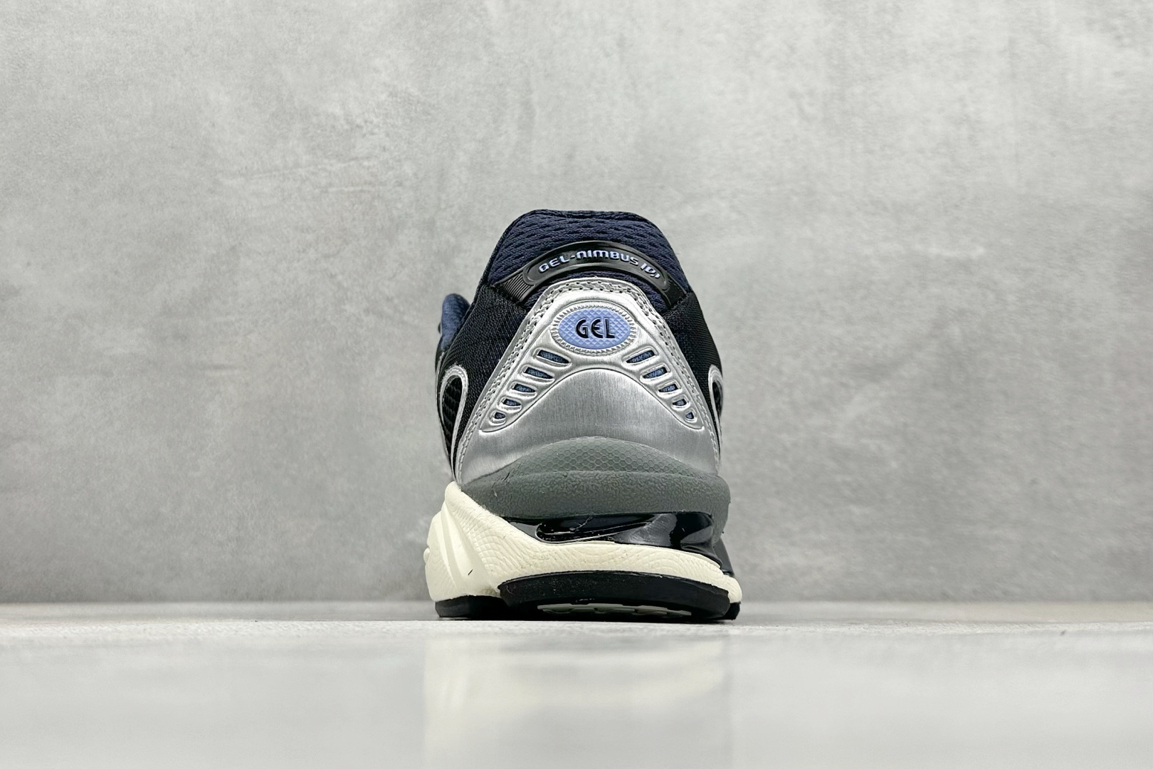  
Asics Gel-Nimbus 10.1 亚瑟士复古透气休闲鞋缓震男子耐磨跑步鞋
#鞋面采用无缝