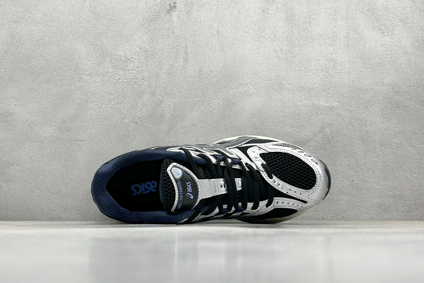  
Asics Gel-Nimbus 10.1 亚瑟士复古透气休闲鞋缓震男子耐磨跑步鞋
#鞋面采用无缝