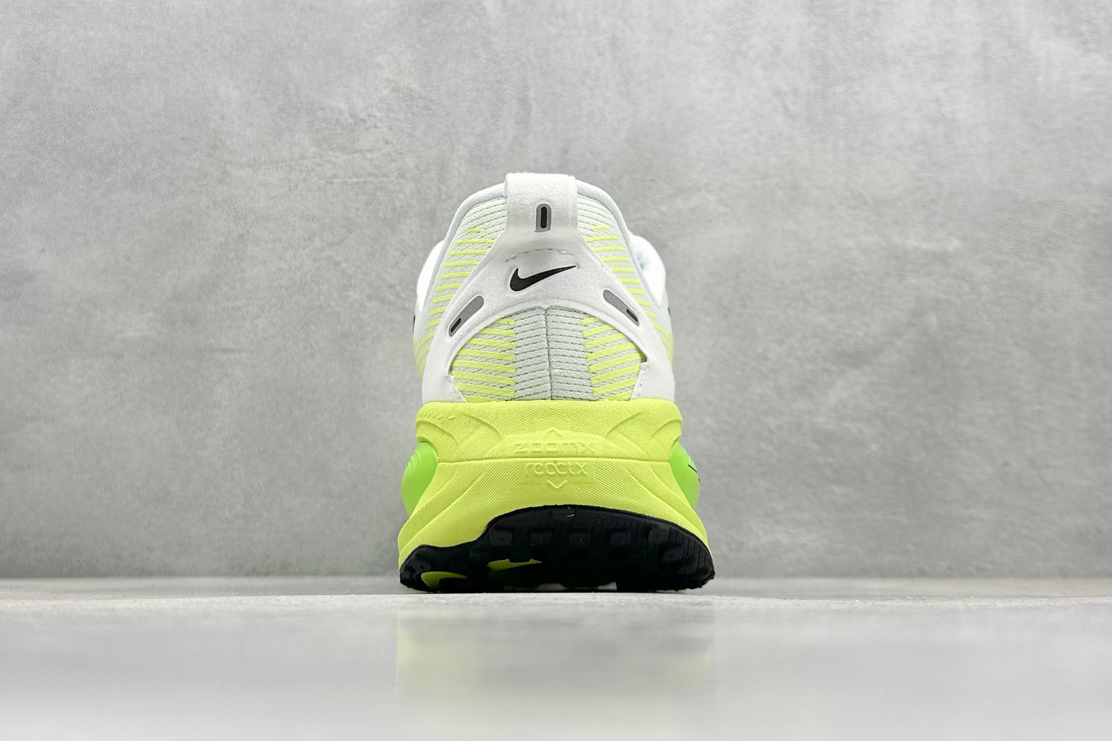  
K版 NK Air Zoom Vomero 18 
登月18舒适百搭网面透气休闲跑步鞋
原楦原纸版数