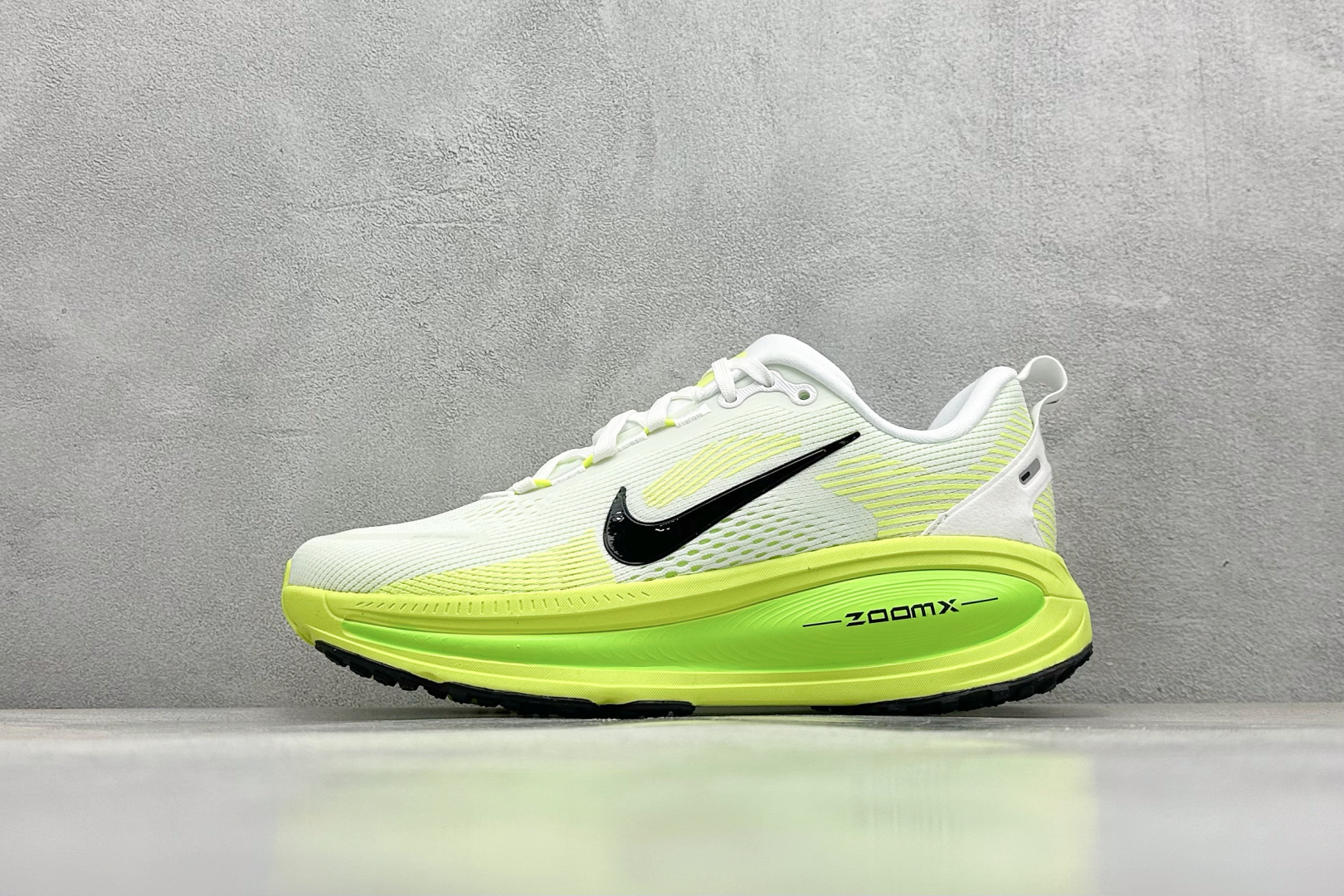  
K版 NK Air Zoom Vomero 18 
登月18舒适百搭网面透气休闲跑步鞋
原楦原纸版数