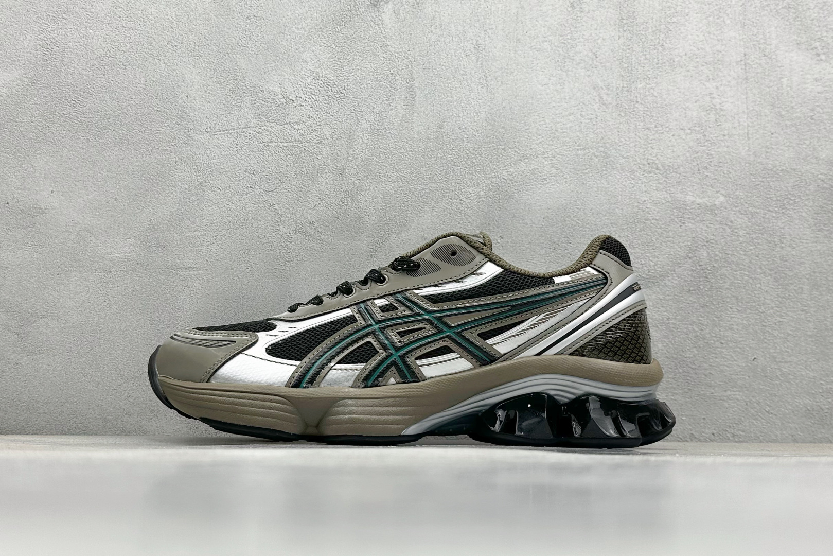  
Asics Gel-Kinetic Fluent 亚瑟士运动休闲透气专业跑鞋 
新一代缓震未来感跑鞋