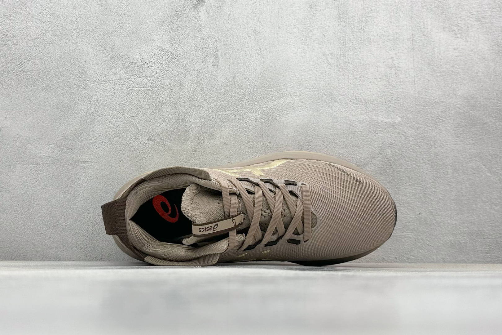 
Asics Gel-Nimbus 27 亚瑟士复古透气休闲鞋缓震男子耐磨跑步鞋 


尺码：36-