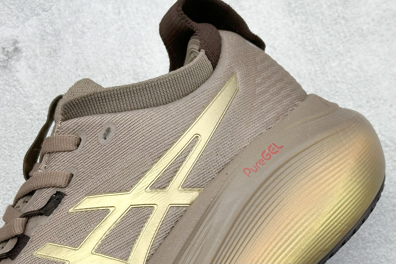  
Asics Gel-Nimbus 27 亚瑟士复古透气休闲鞋缓震男子耐磨跑步鞋 


尺码：36-