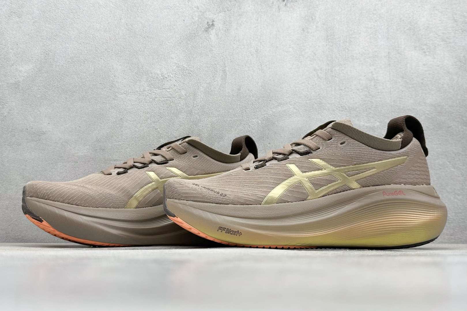  
Asics Gel-Nimbus 27 亚瑟士复古透气休闲鞋缓震男子耐磨跑步鞋 


尺码：36-