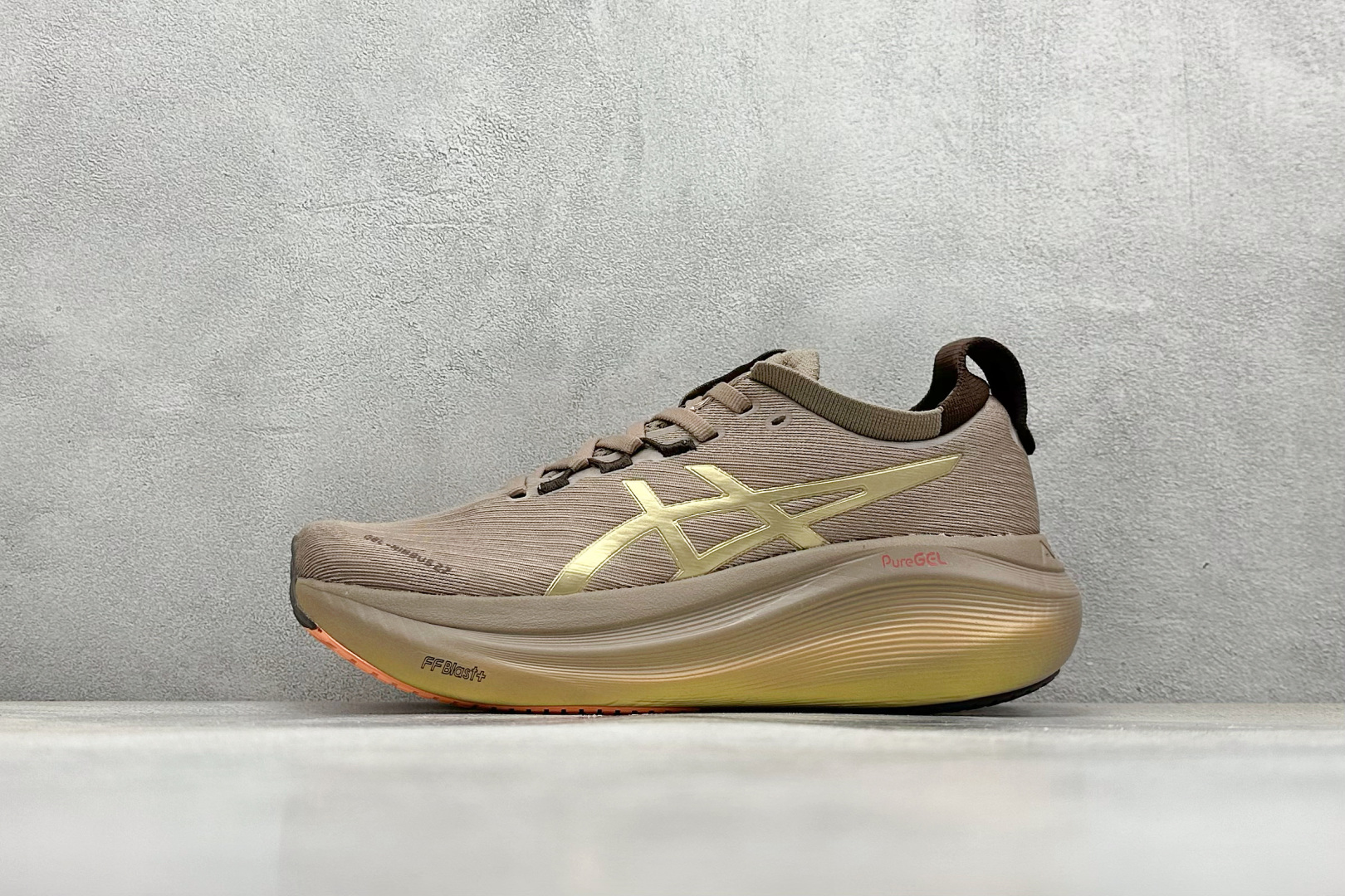  
Asics Gel-Nimbus 27 亚瑟士复古透气休闲鞋缓震男子耐磨跑步鞋 


尺码：36-