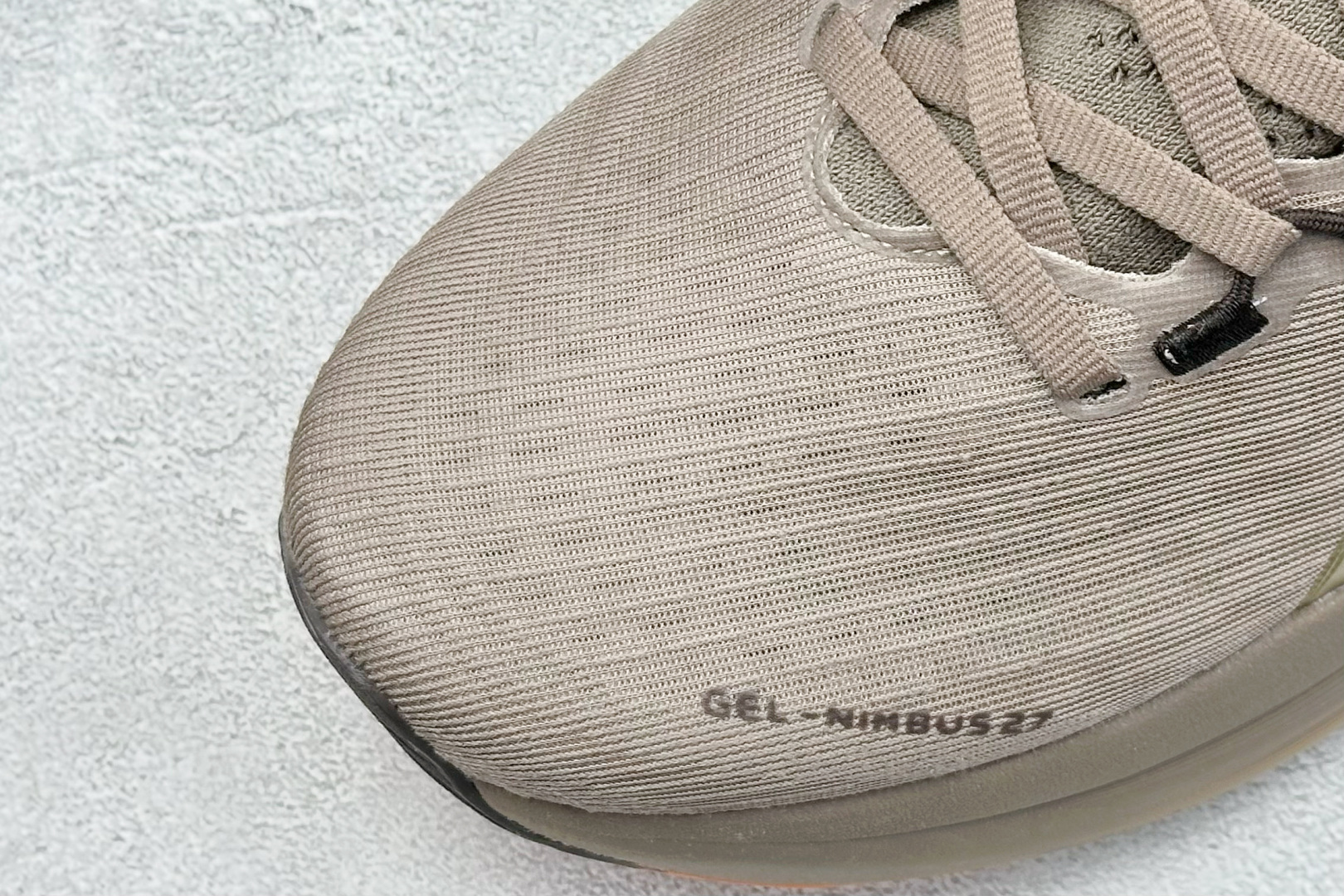  
Asics Gel-Nimbus 27 亚瑟士复古透气休闲鞋缓震男子耐磨跑步鞋 


尺码：36-