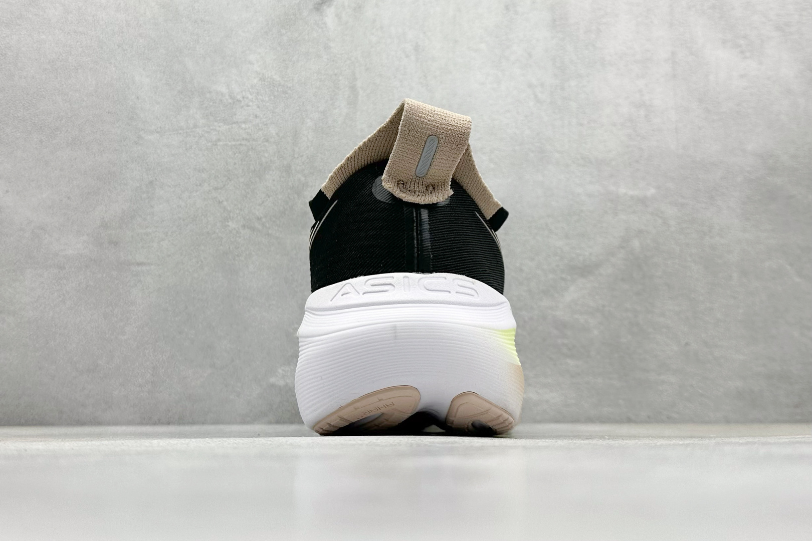  
Asics Gel-Nimbus 27 亚瑟士复古透气休闲鞋缓震男子耐磨跑步鞋 


尺码：36-