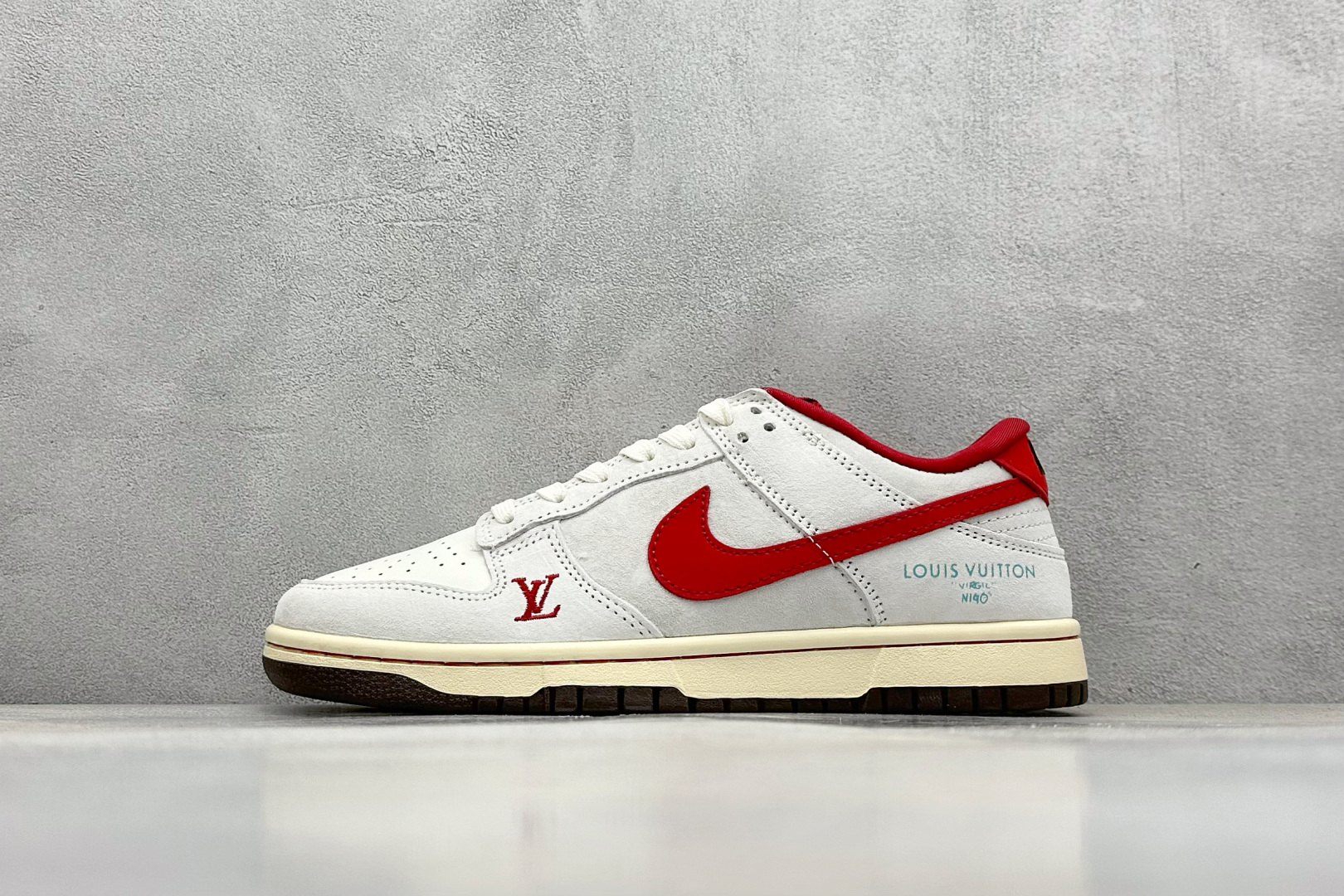  
Nike SB Dunk Low x LV 米白红勾 
纯原大厂出品 极力推荐
原装头层材料 独家版