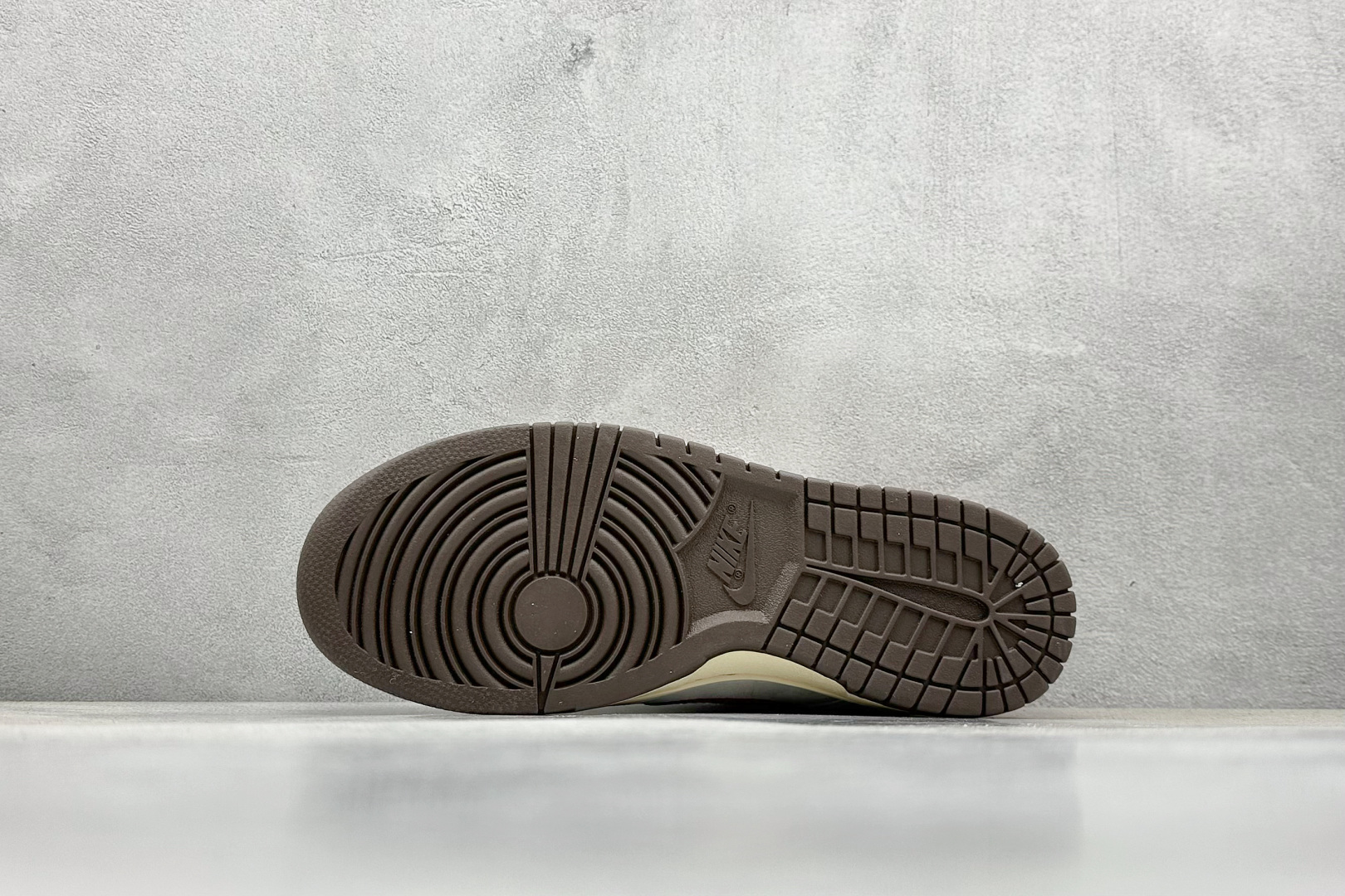  
Nike SB Dunk Low x LV 米白红勾 
纯原大厂出品 极力推荐
原装头层材料 独家版