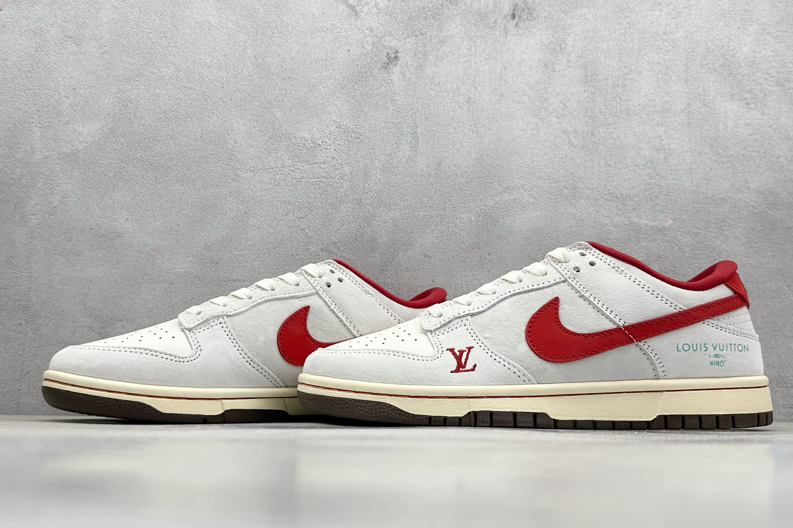  
Nike SB Dunk Low x LV 米白红勾 
纯原大厂出品 极力推荐
原装头层材料 独家版