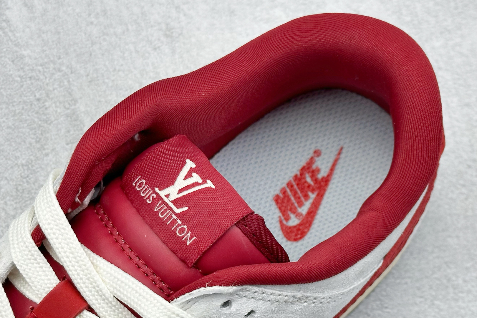  
Nike SB Dunk Low x LV 米白红勾 
纯原大厂出品 极力推荐
原装头层材料 独家版