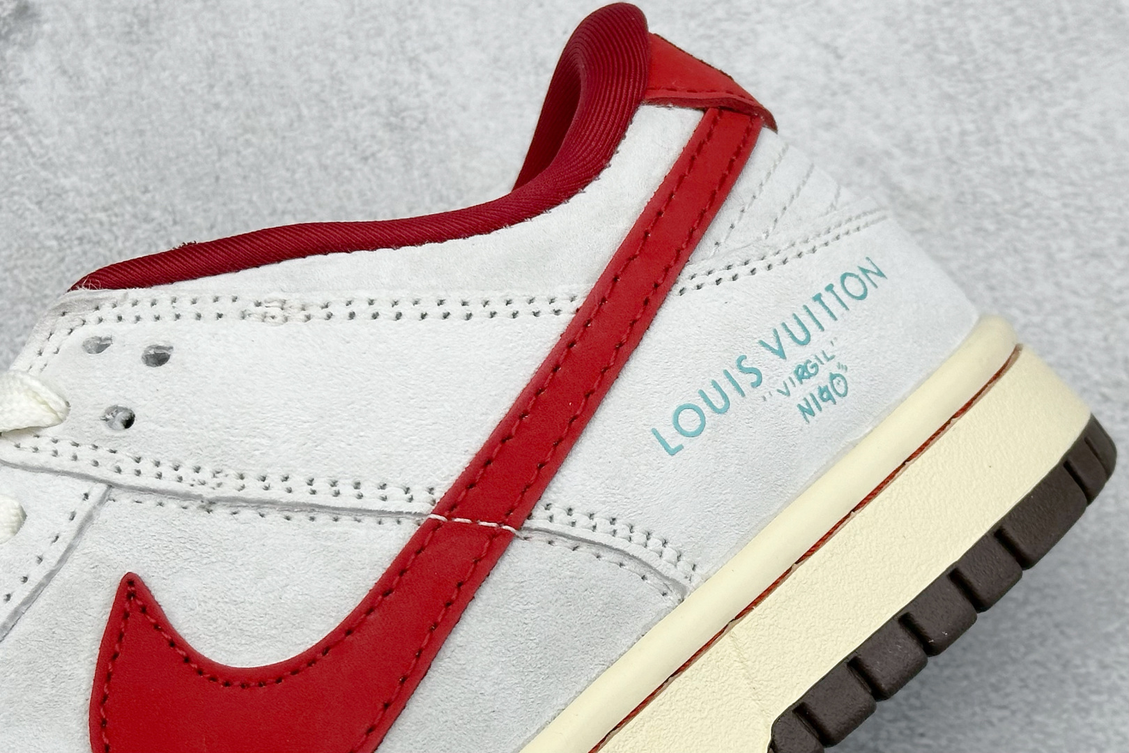  
Nike SB Dunk Low x LV 米白红勾 
纯原大厂出品 极力推荐
原装头层材料 独家版