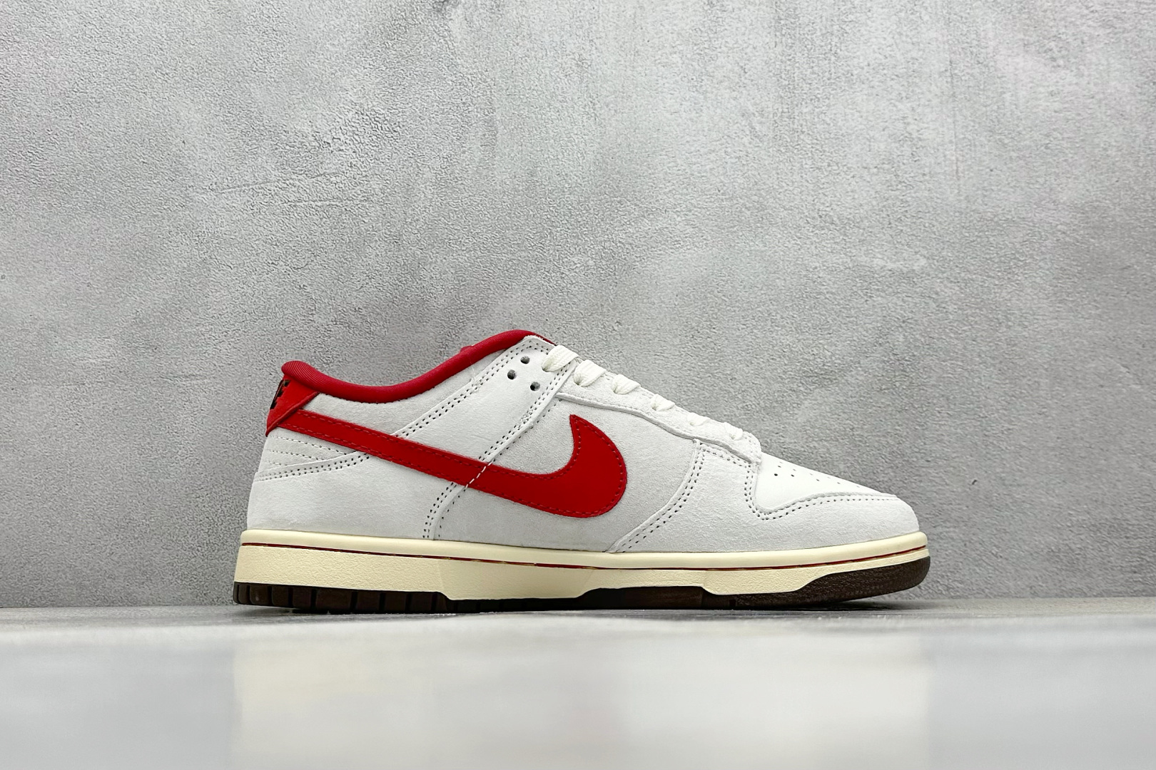  
Nike SB Dunk Low x LV 米白红勾 
纯原大厂出品 极力推荐
原装头层材料 独家版