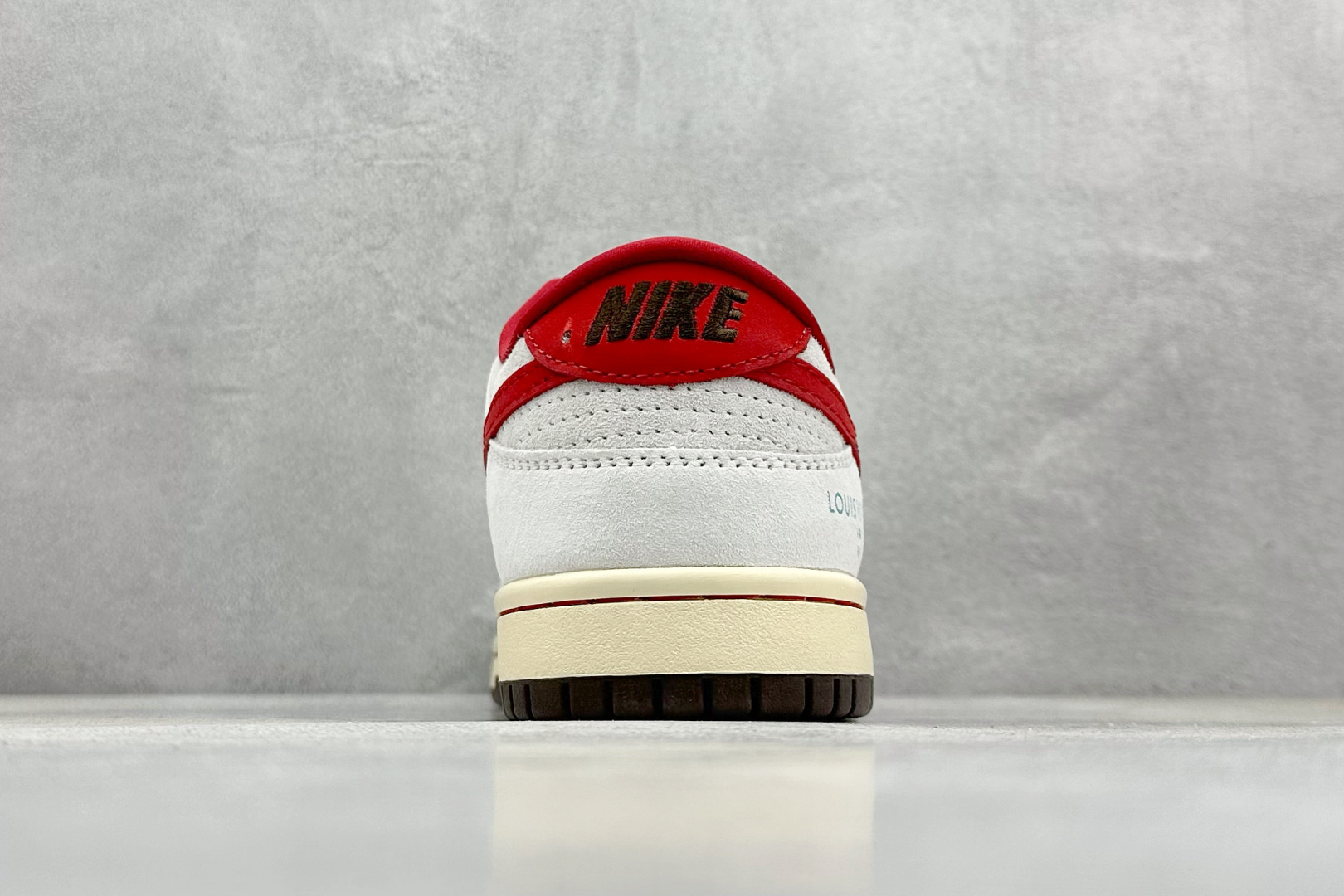  
Nike SB Dunk Low x LV 米白红勾 
纯原大厂出品 极力推荐
原装头层材料 独家版